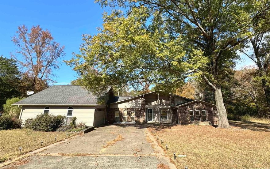 House is of no value, being sold for land only. The property in a flood zone. Home is being SOLD AS IS. AGENTS DO NOT WRITE AN OFFER ON THIS PROPERTY WITHOUT SHOWING IT! AGNETS READ REMARKS AND SEE ATTACHED DOCUMENTS.