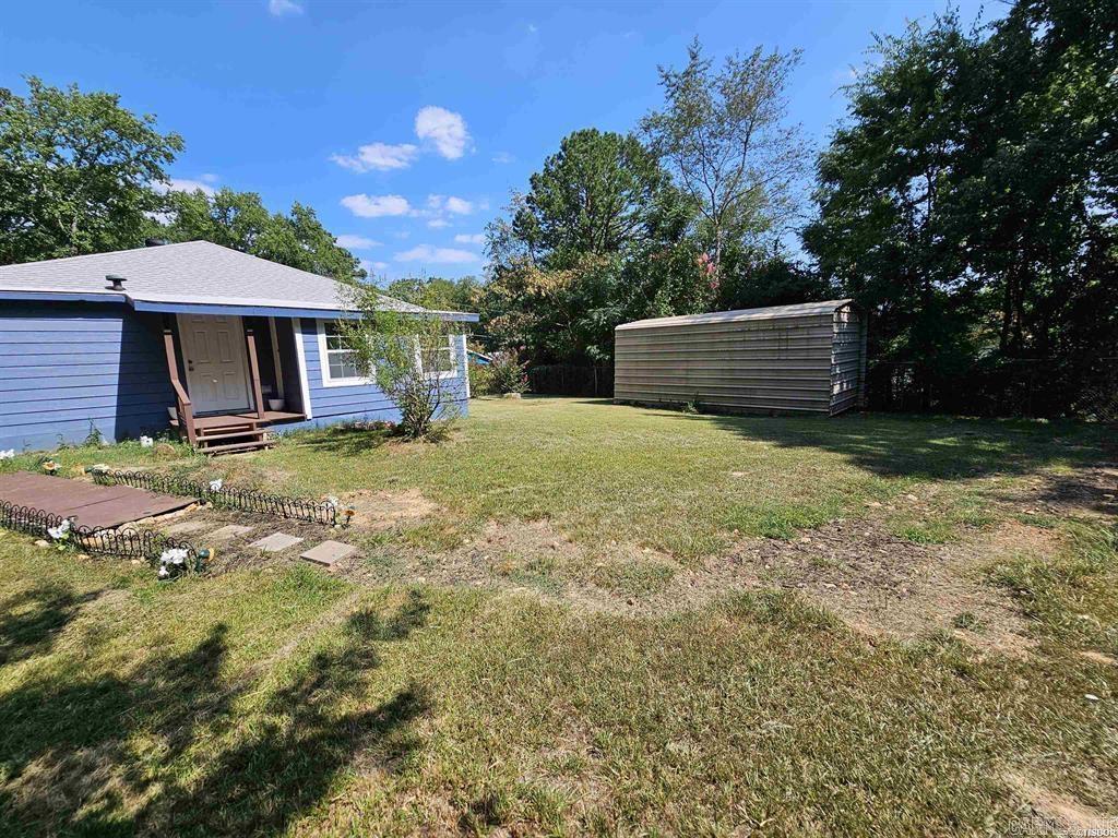 WOODLAND HILLS - Residential