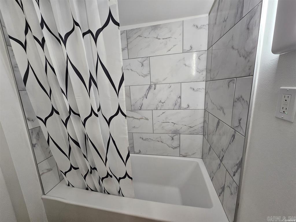 WOODLAND HILLS - Residential