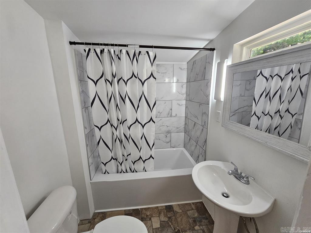 WOODLAND HILLS - Residential