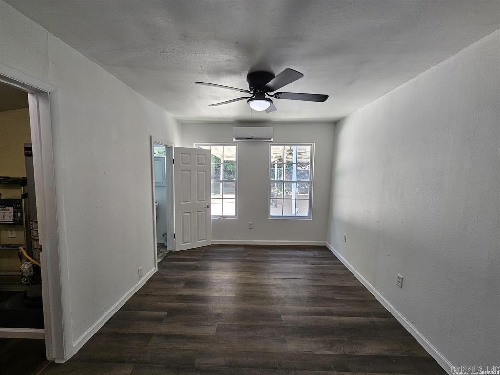 WOODLAND HILLS - Residential