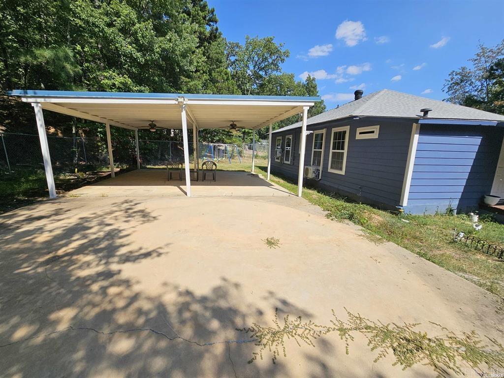 WOODLAND HILLS - Residential