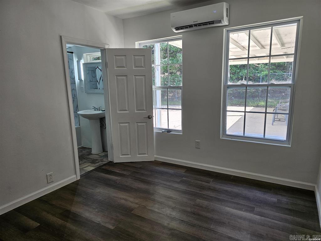 WOODLAND HILLS - Residential