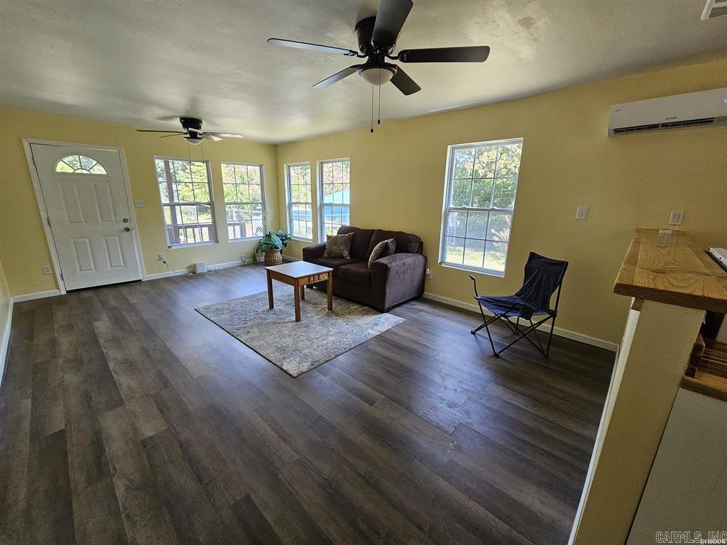 WOODLAND HILLS - Residential