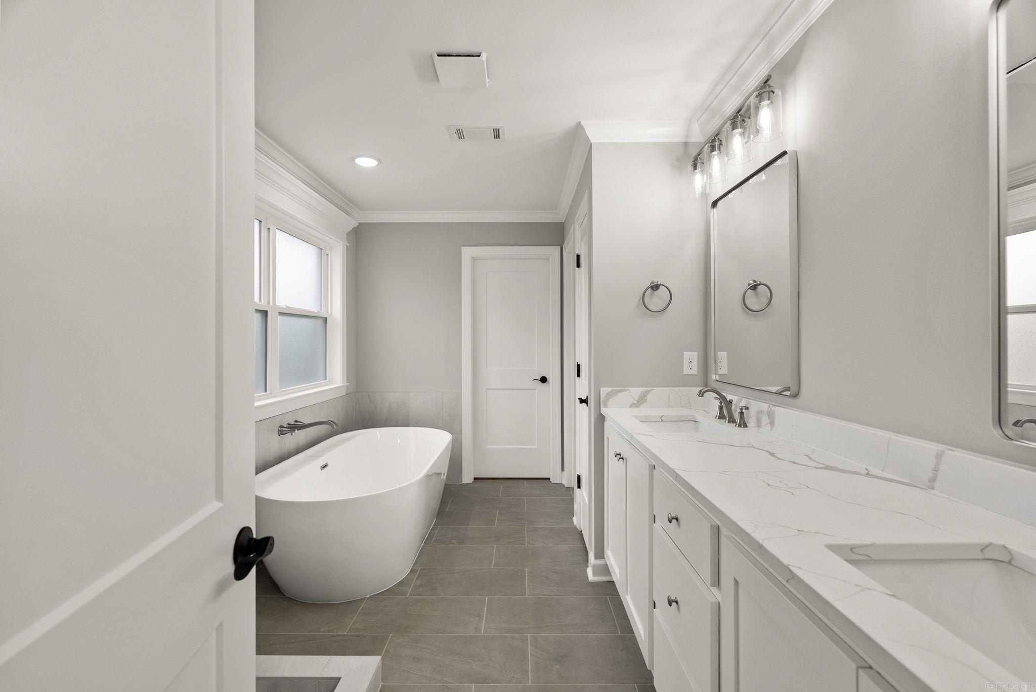 COUNTRY CLUB OF ARK THE - Residential