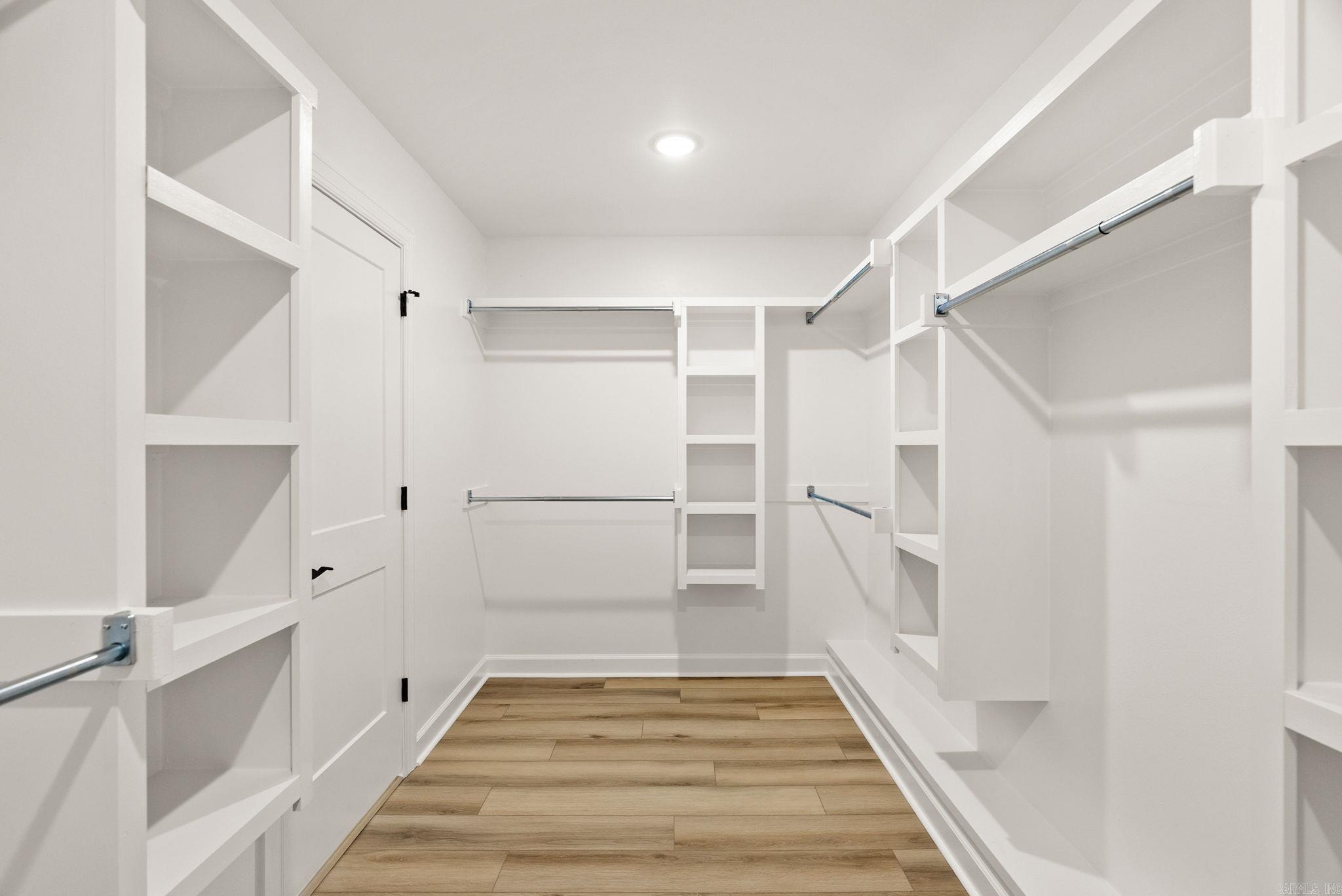 COUNTRY CLUB OF ARK THE - Residential