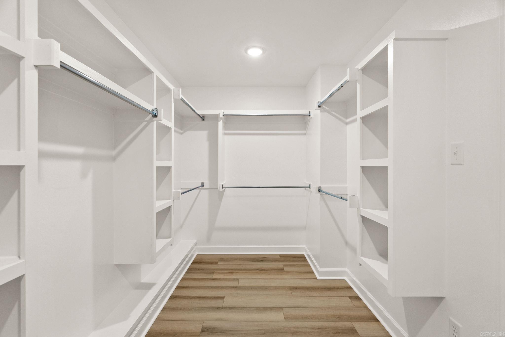 COUNTRY CLUB OF ARK THE - Residential