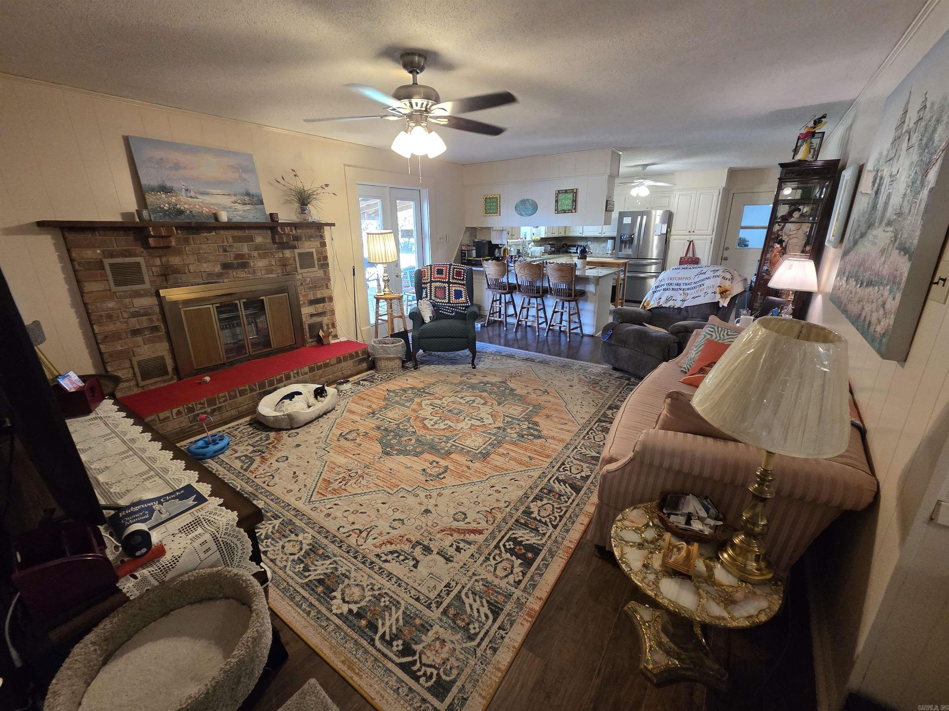 LEANING PINES - Residential