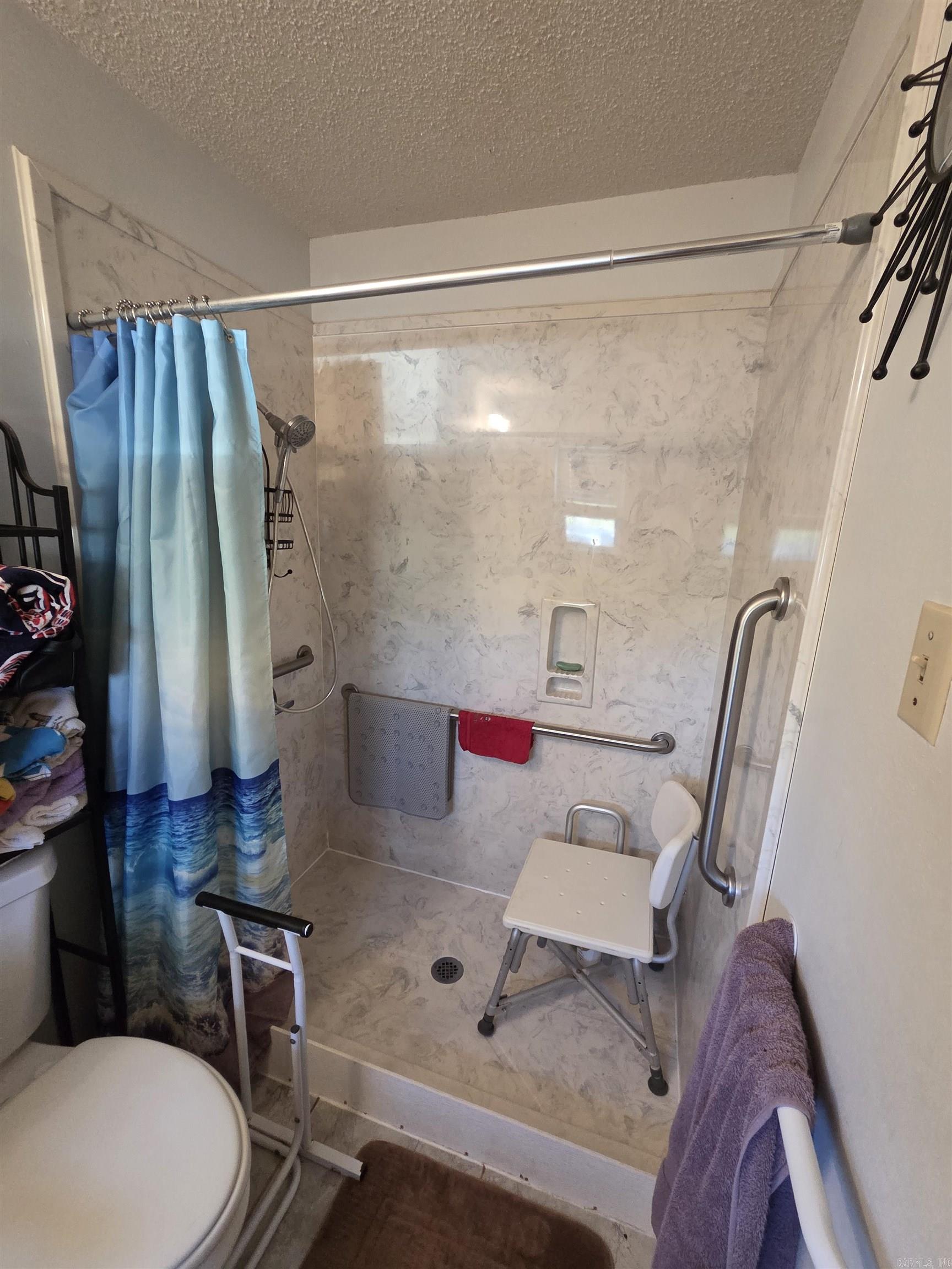 LEANING PINES - Residential