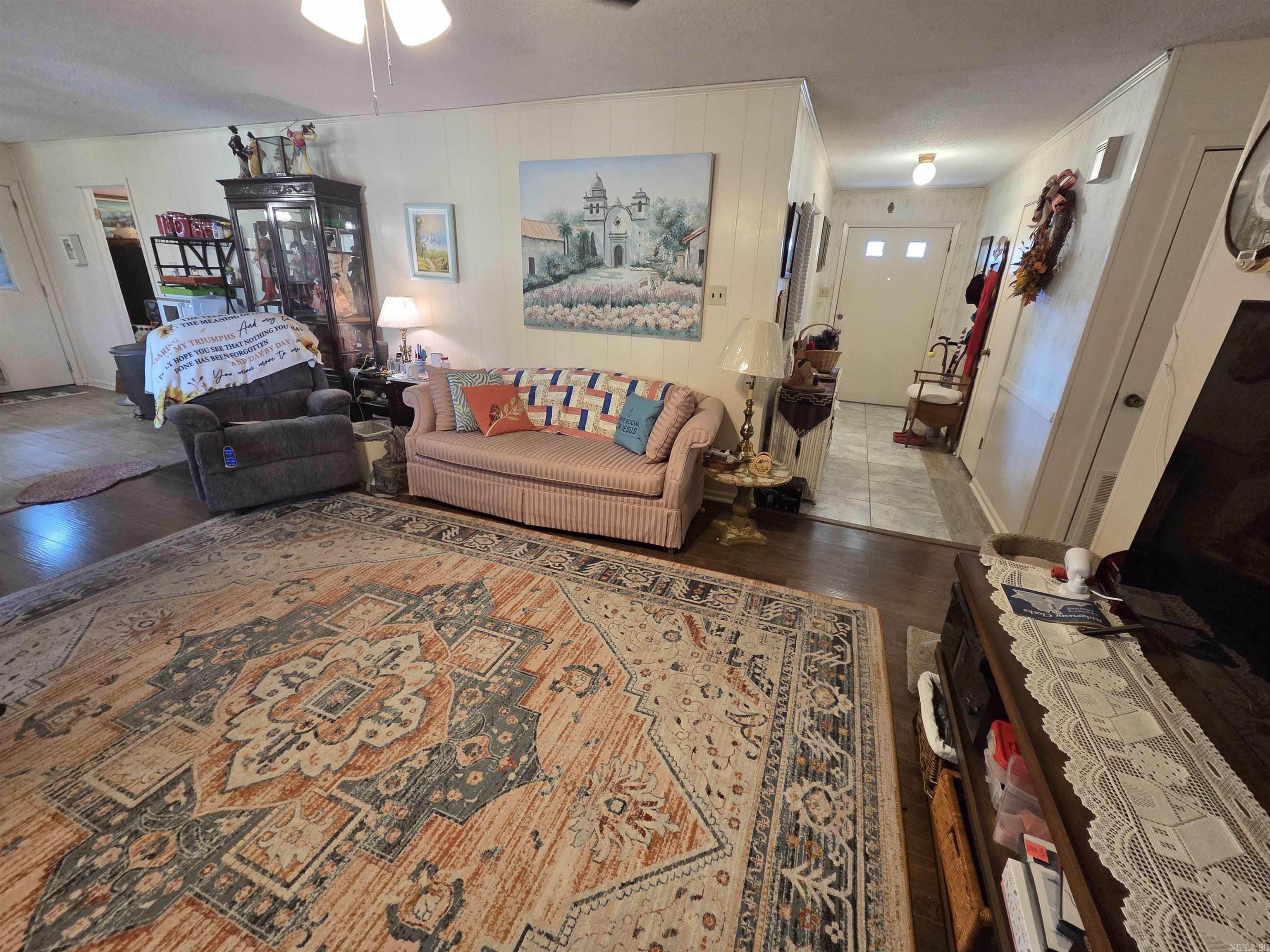 LEANING PINES - Residential