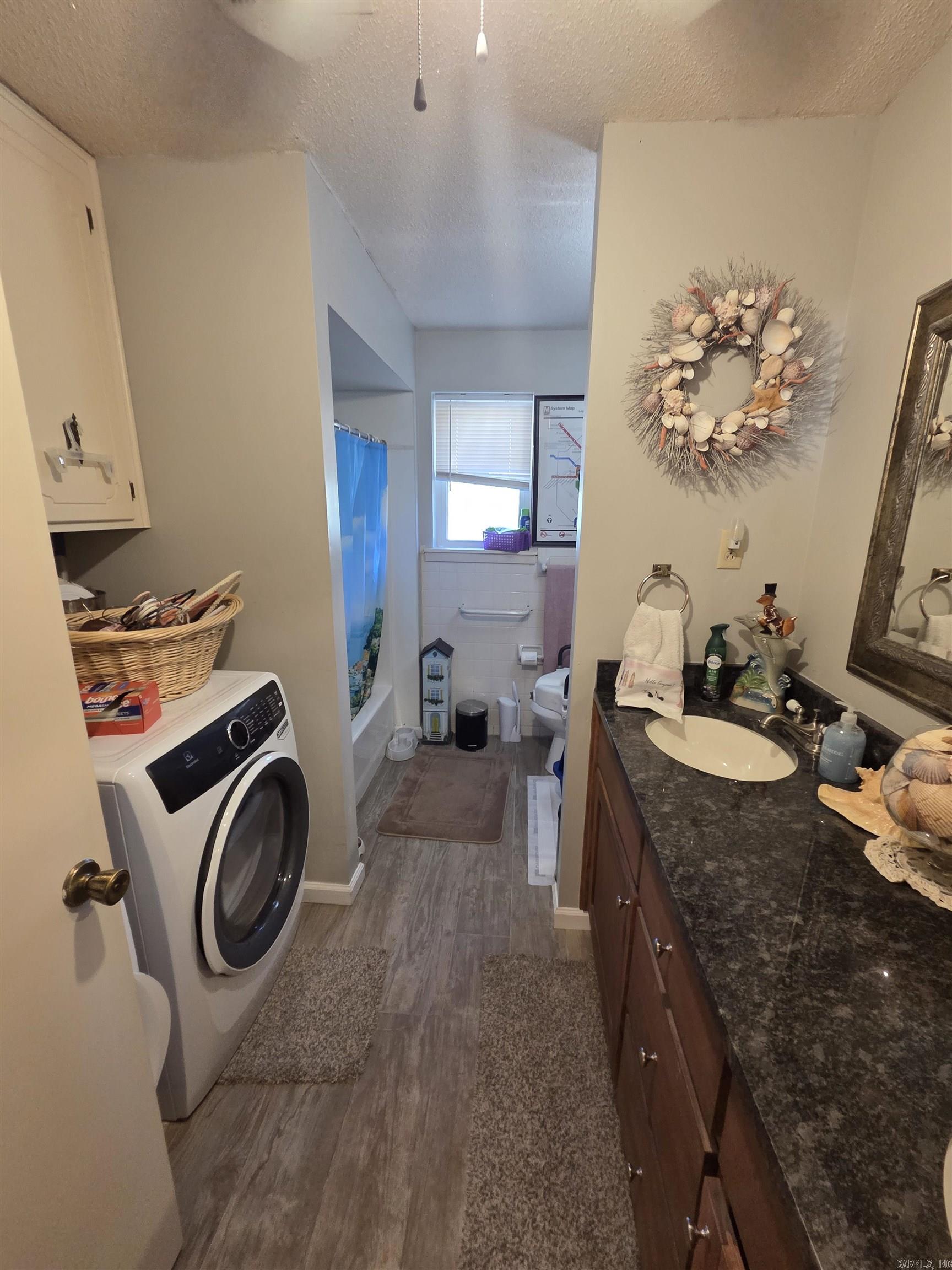 LEANING PINES - Residential