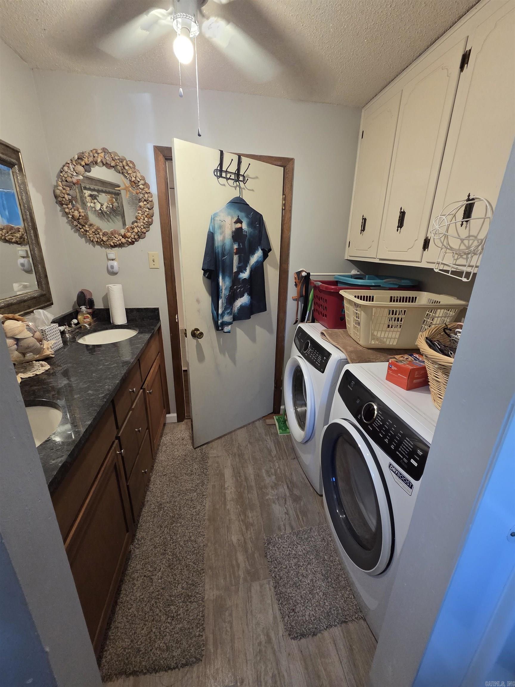 LEANING PINES - Residential