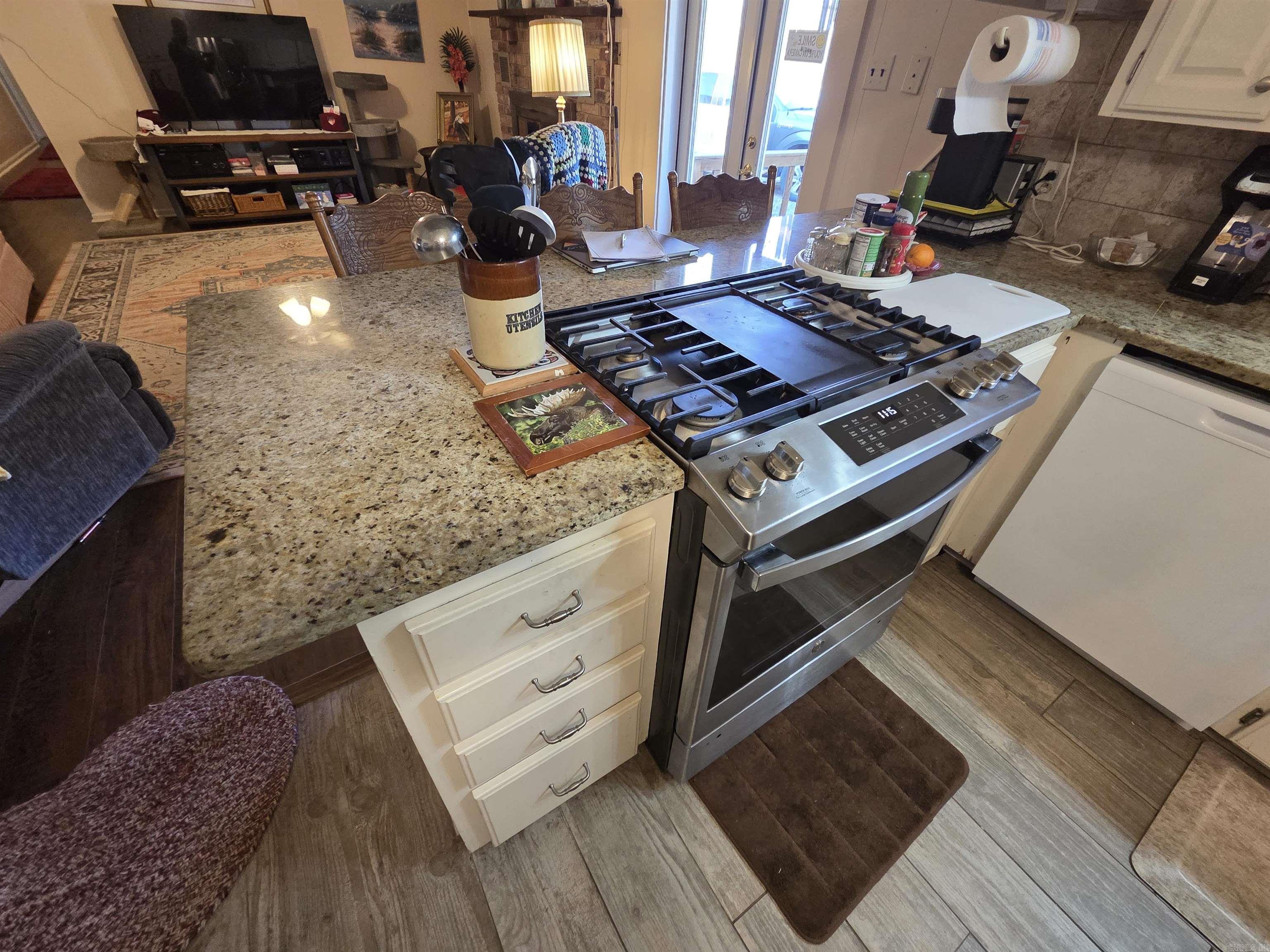 LEANING PINES - Residential