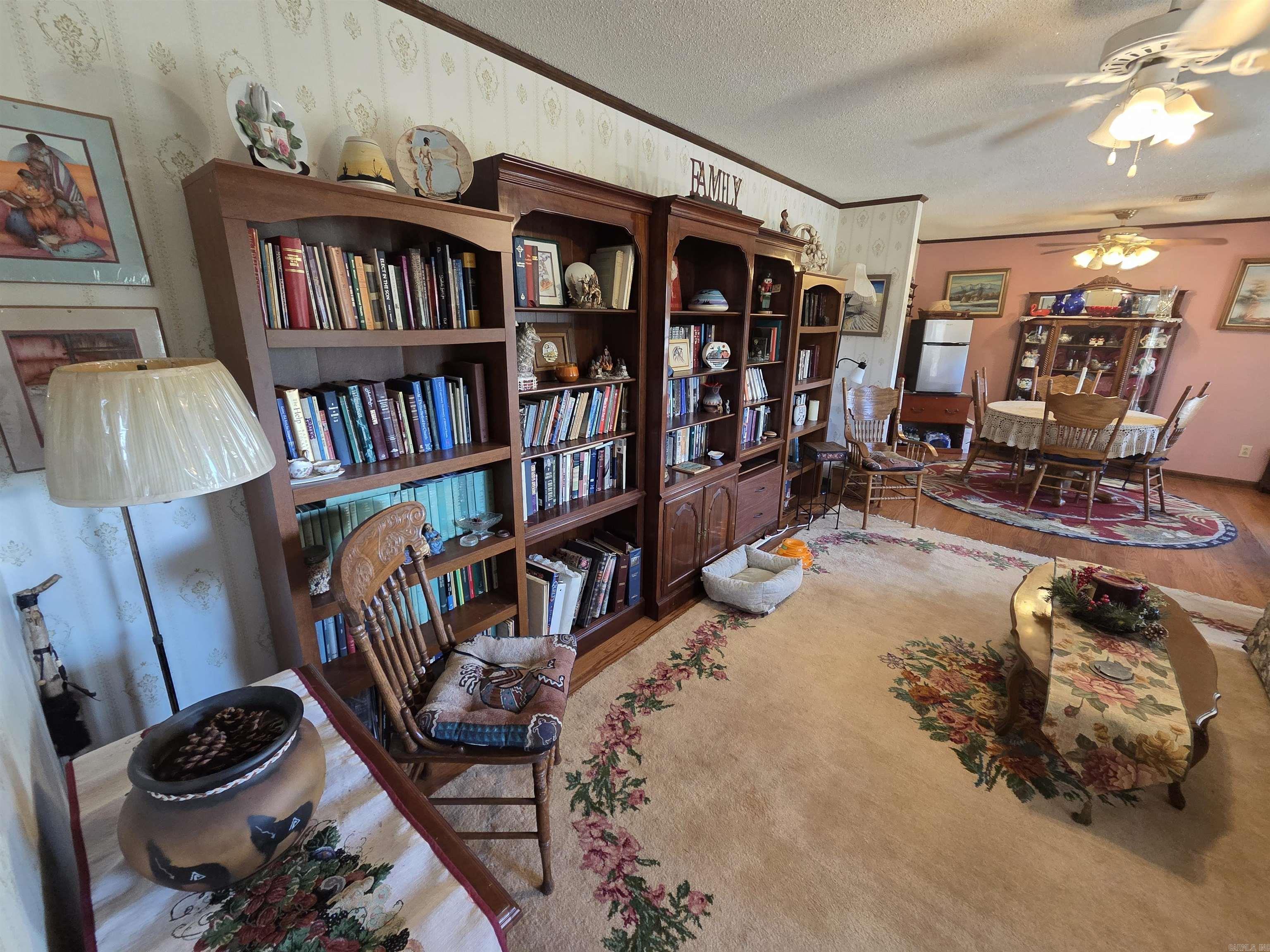 LEANING PINES - Residential