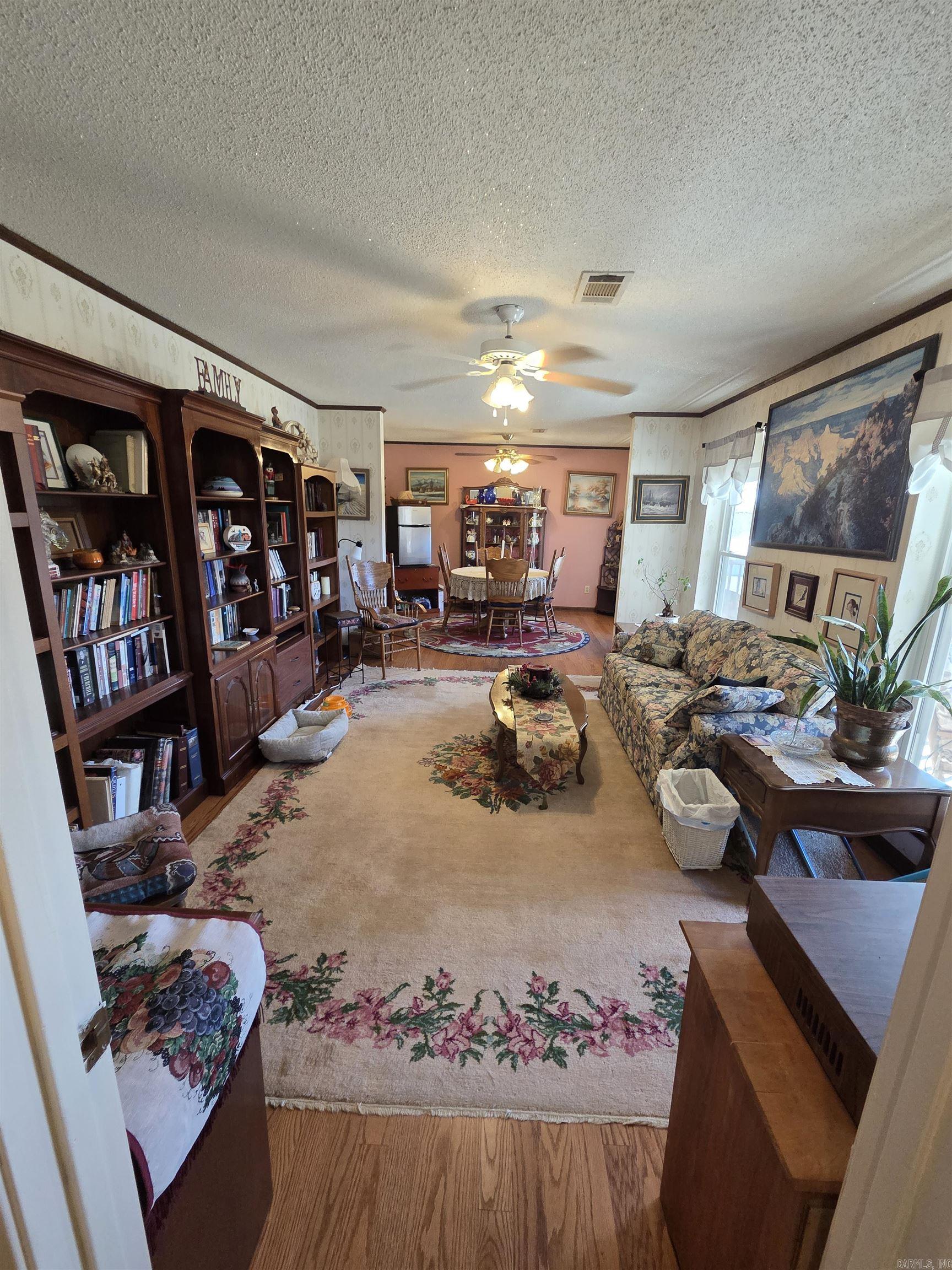 LEANING PINES - Residential