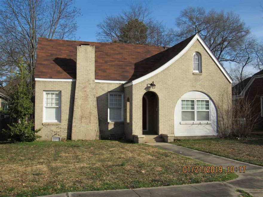 Older Craftsman style home located close to UCA & CBC, 3 bedrooms, 1.5 baths, enclosed sunroom/office, all kitchen appliances including refrigerator, washer & dryer, partially fenced yard, wood & tile floors. Call today!