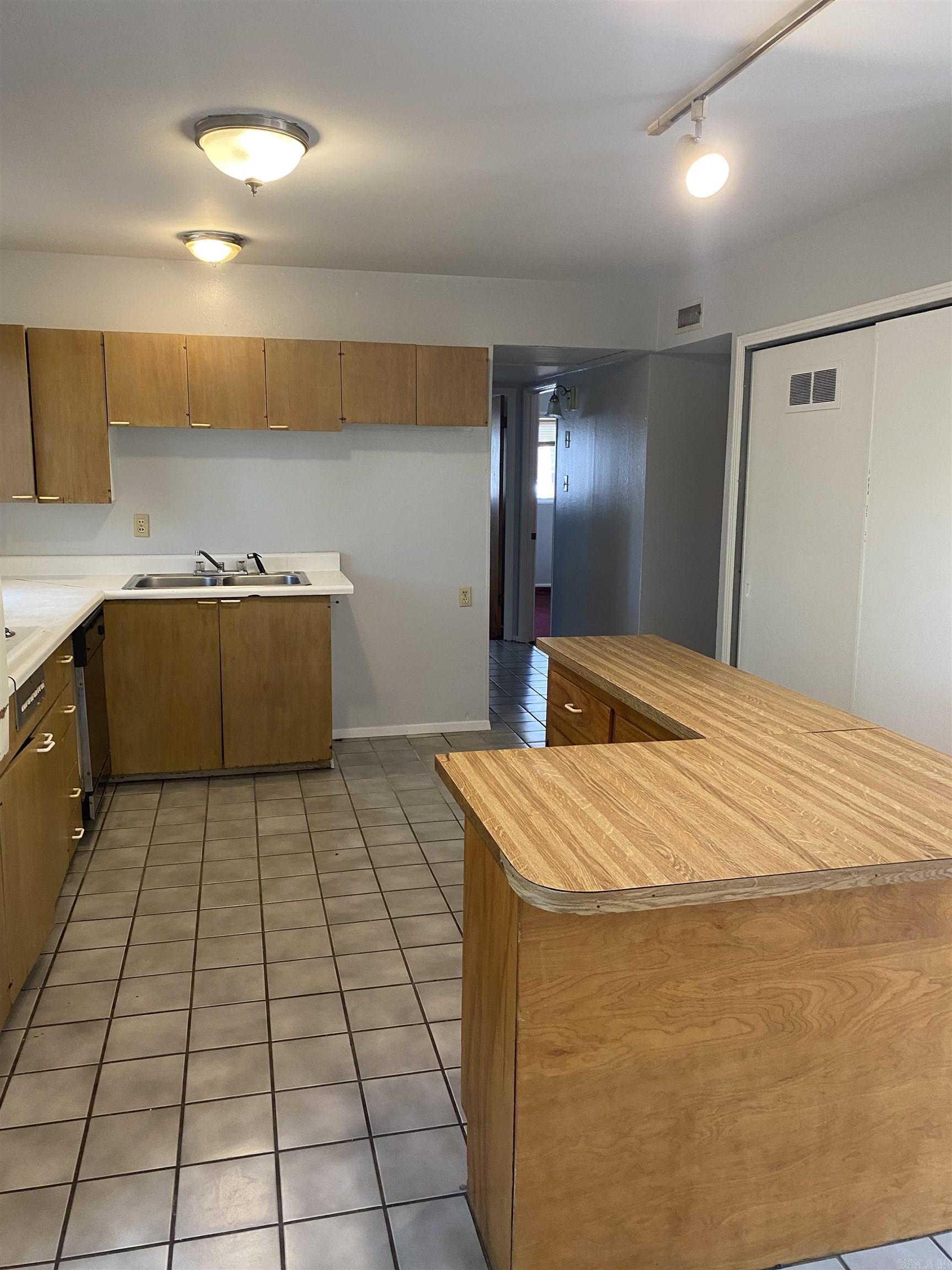 MEADOWCLIFF - Residential