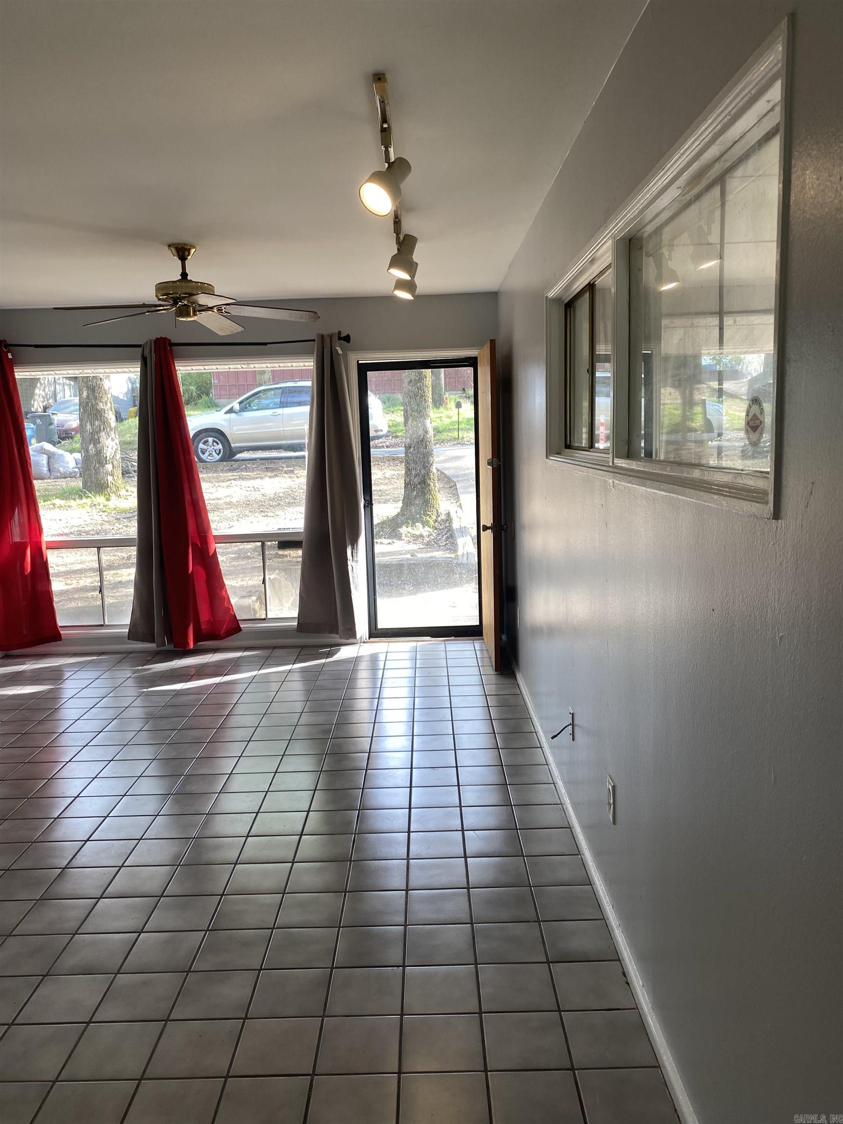 MEADOWCLIFF - Residential