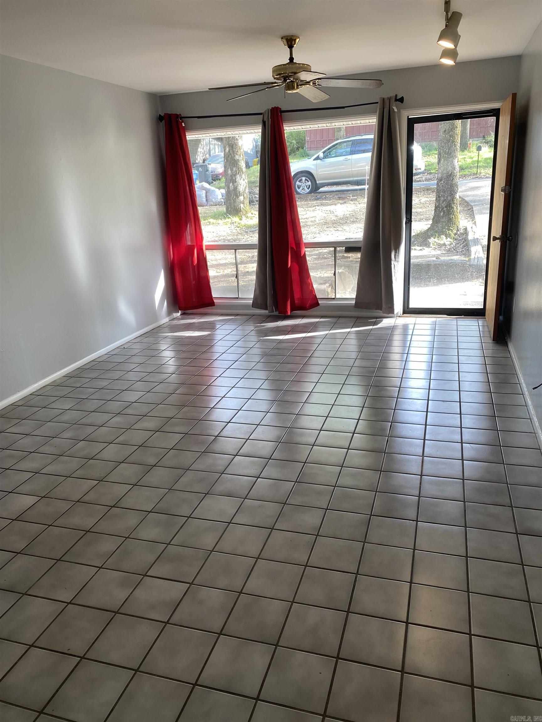 MEADOWCLIFF - Residential