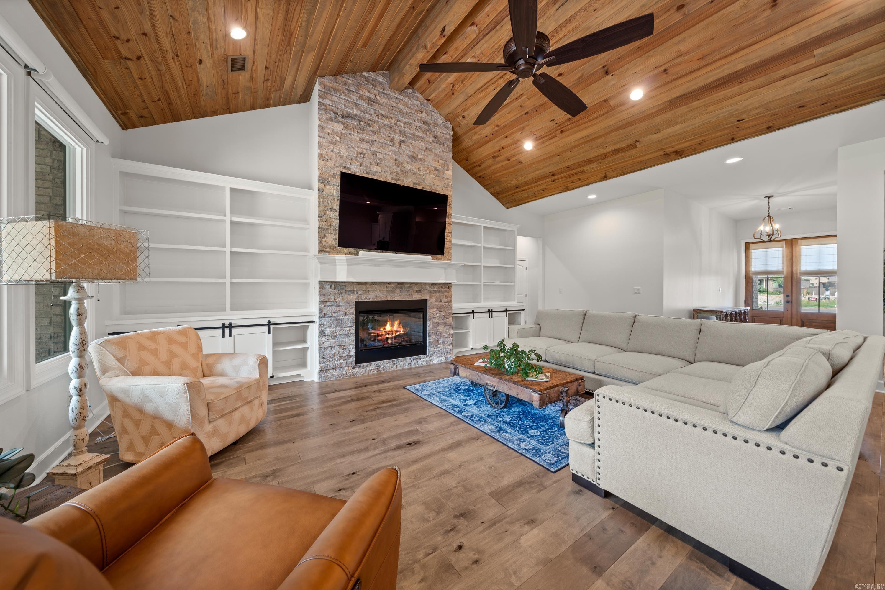 ARLINGTON PARK - Residential