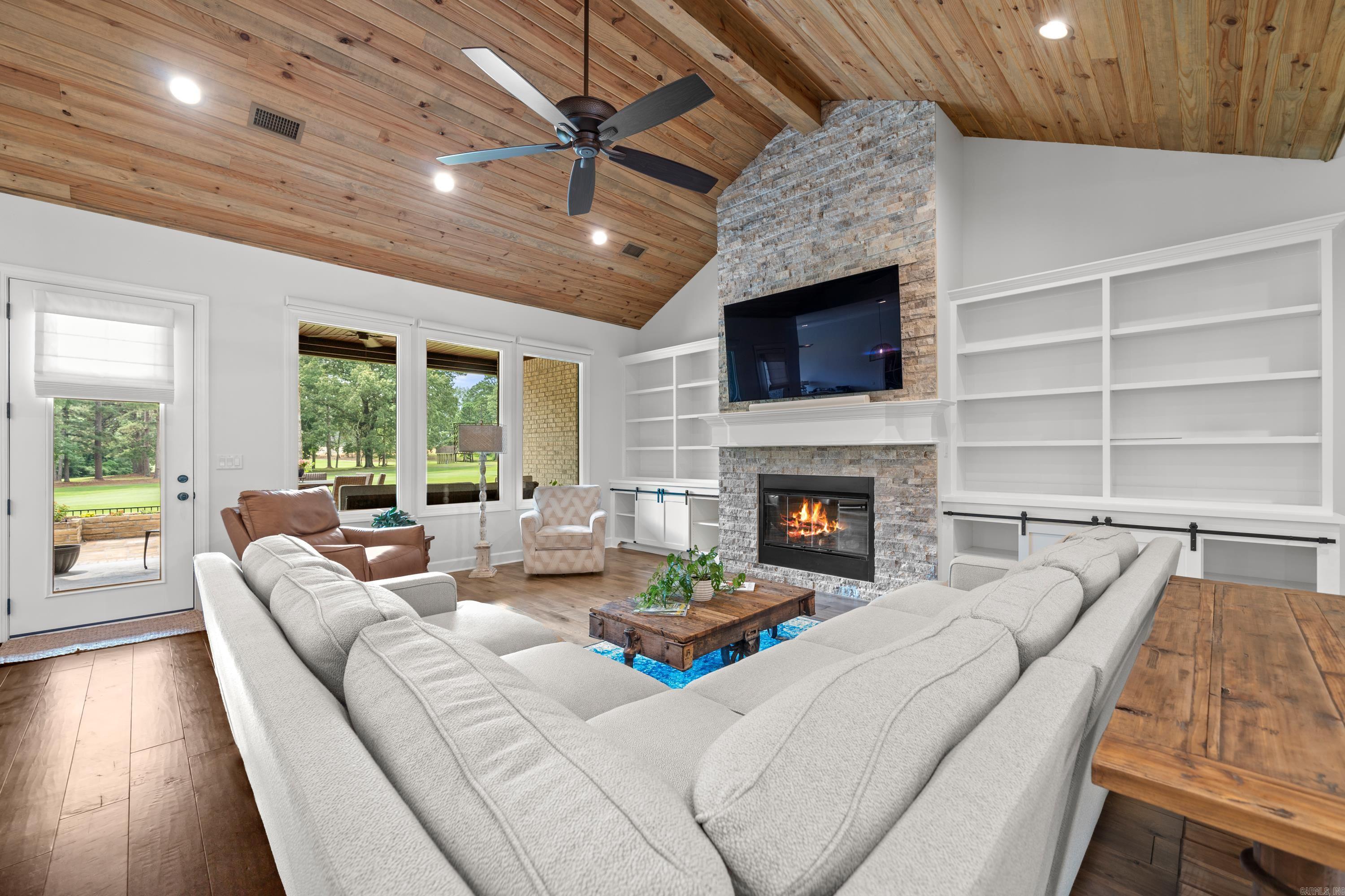 ARLINGTON PARK - Residential