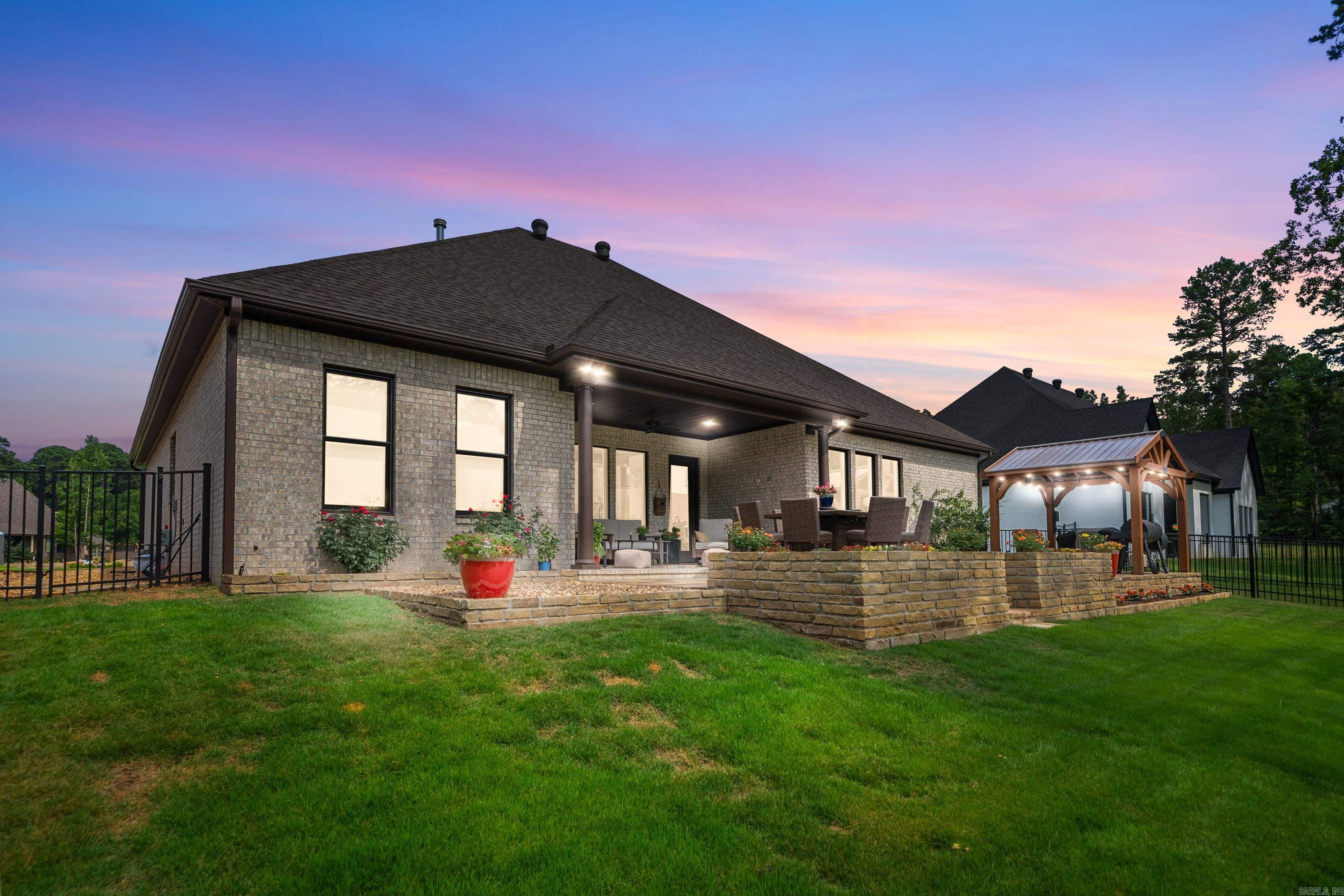 ARLINGTON PARK - Residential