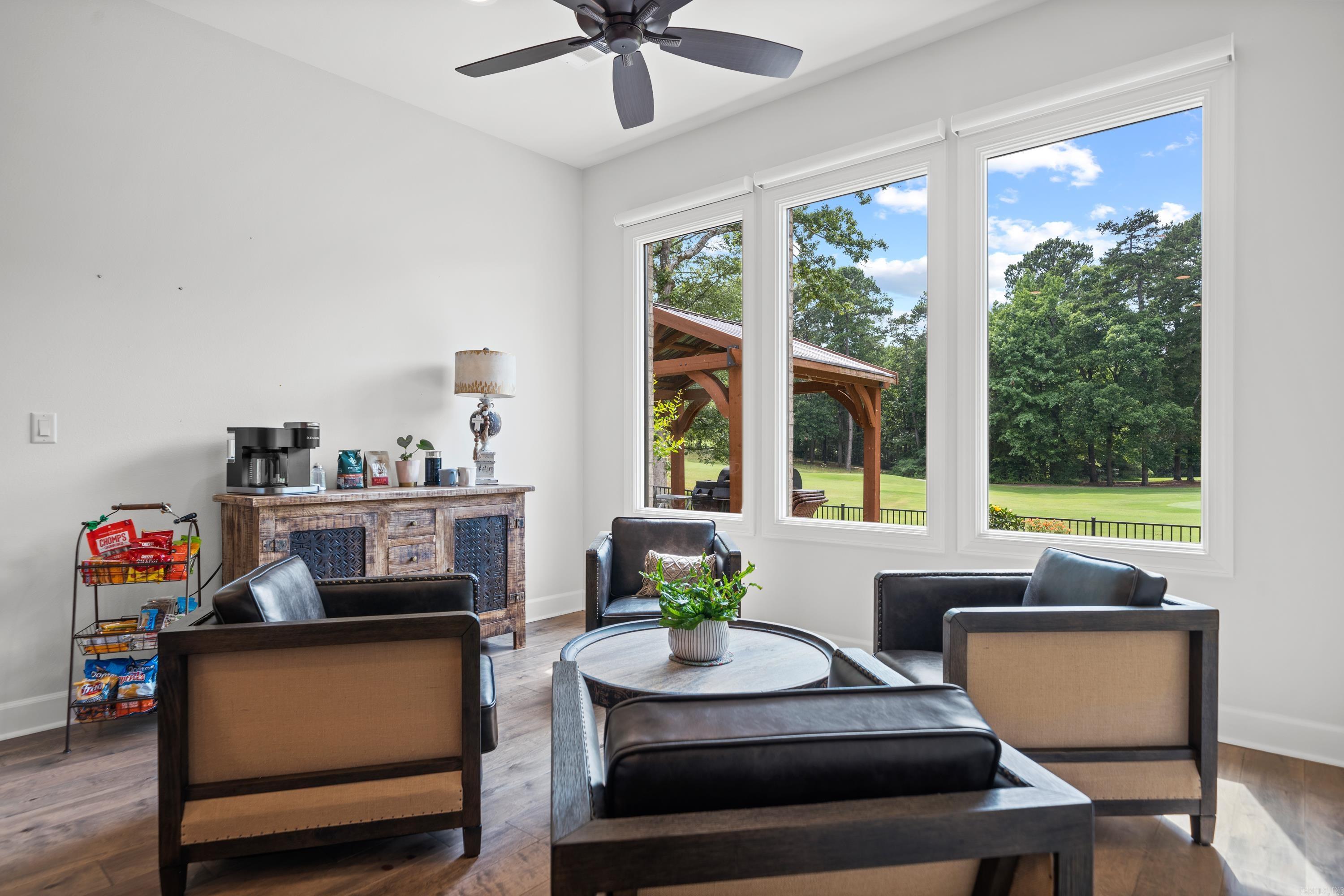 ARLINGTON PARK - Residential