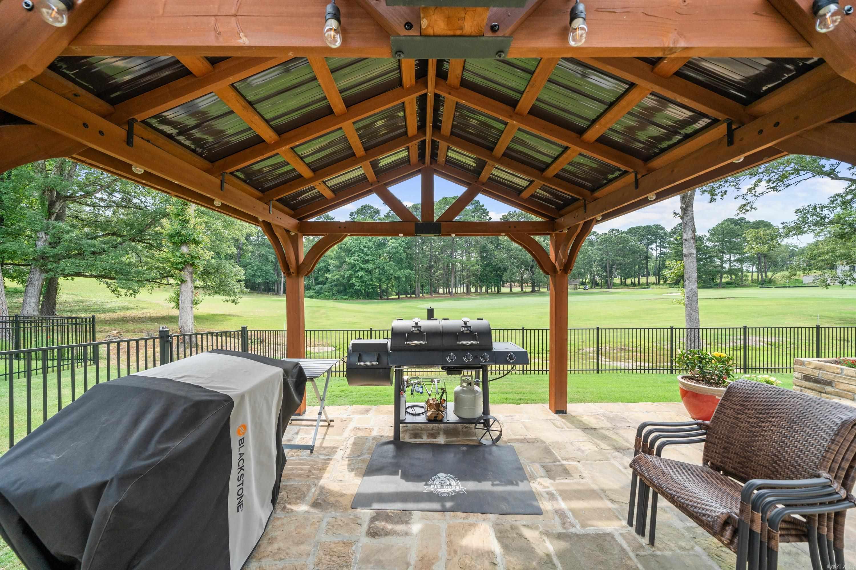 ARLINGTON PARK - Residential