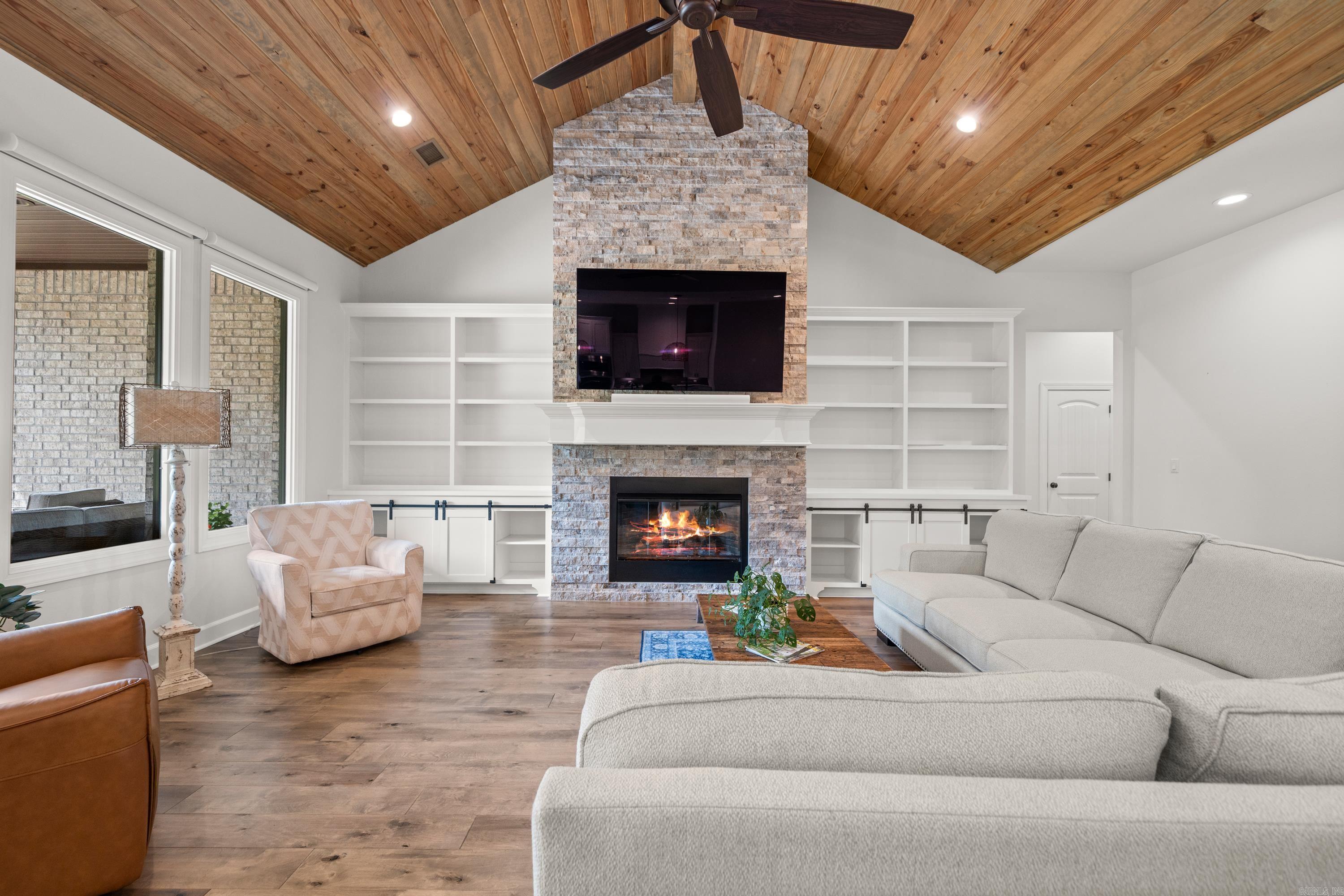 ARLINGTON PARK - Residential