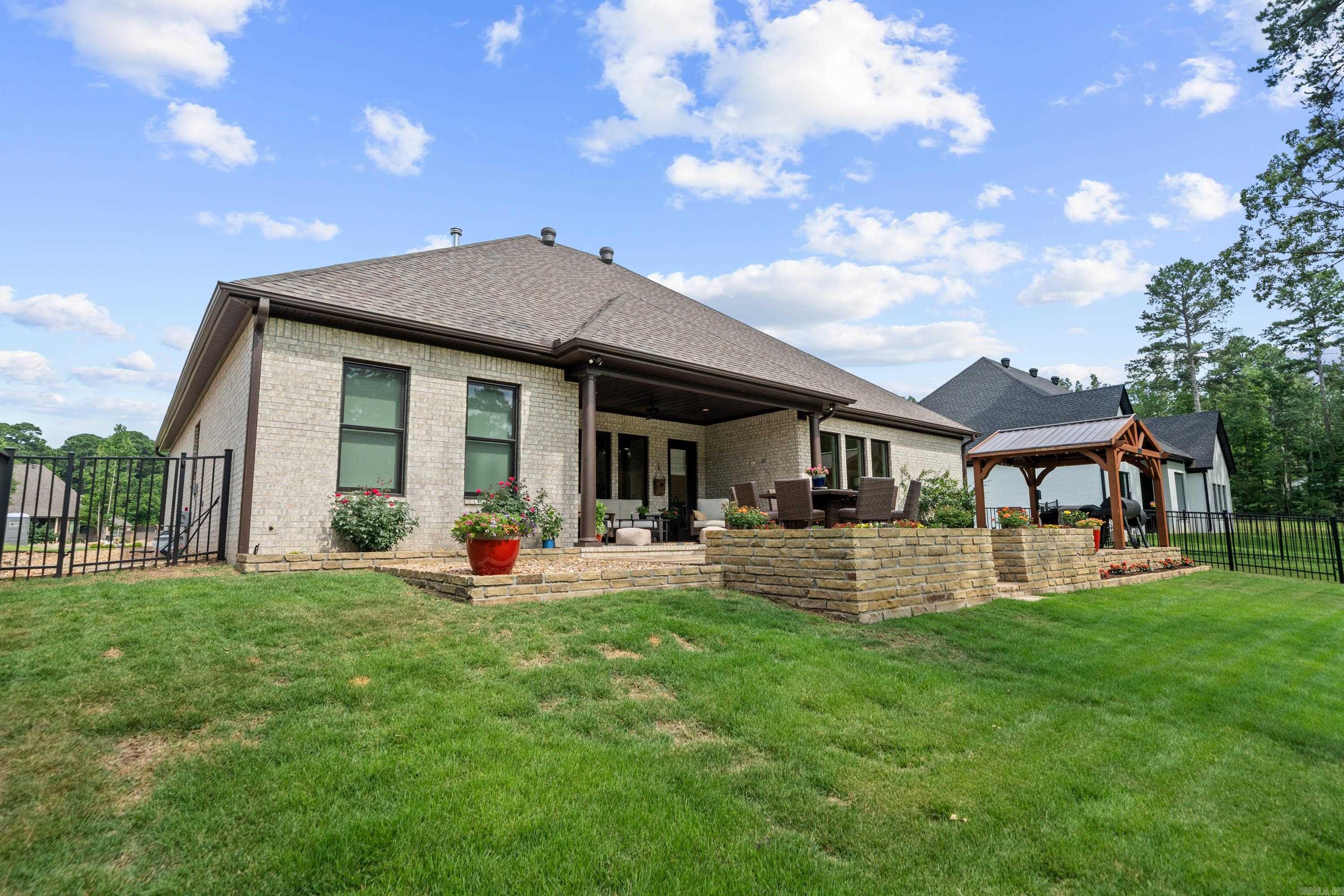 ARLINGTON PARK - Residential