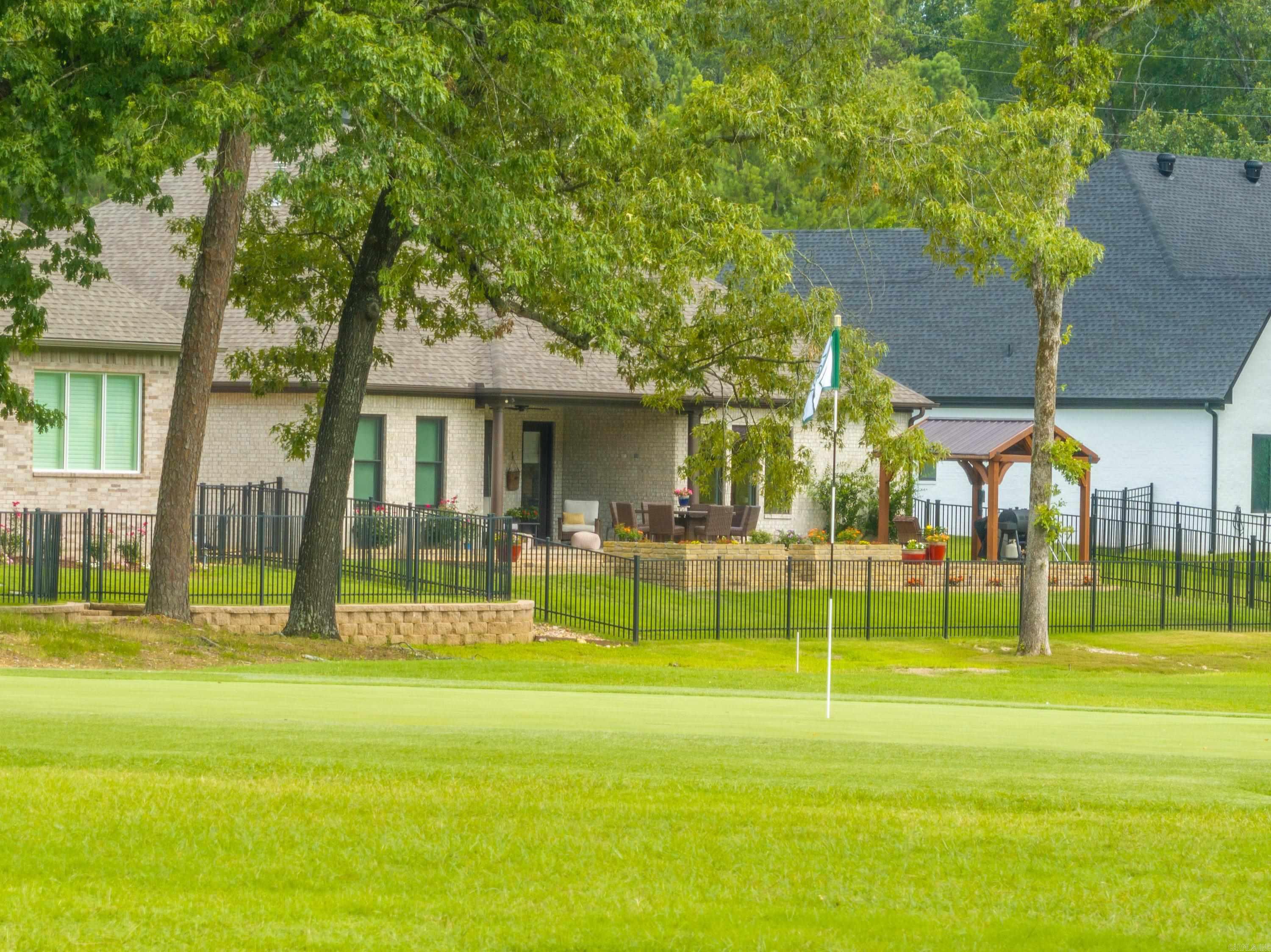 ARLINGTON PARK - Residential