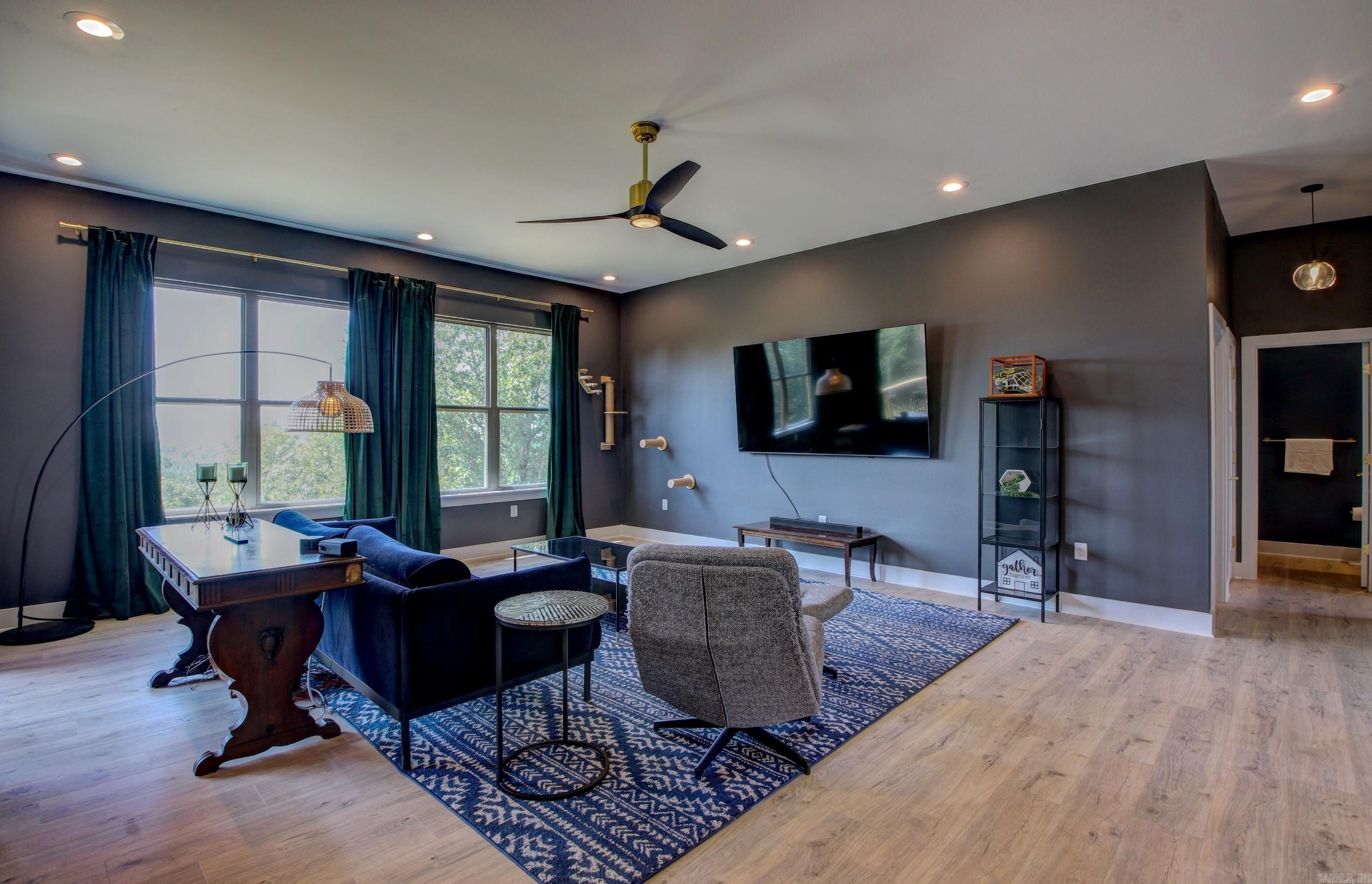 Seven Point Lake - Residential