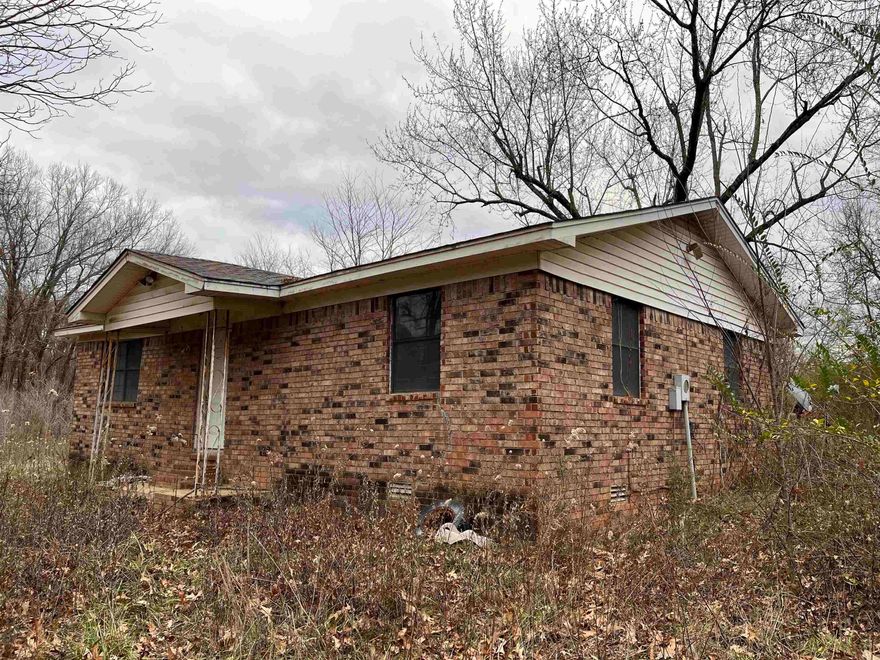 Beautiful wooded 3 acre lot! The house is currently in need of a lot of work and will come as is. The year built is also unknown.