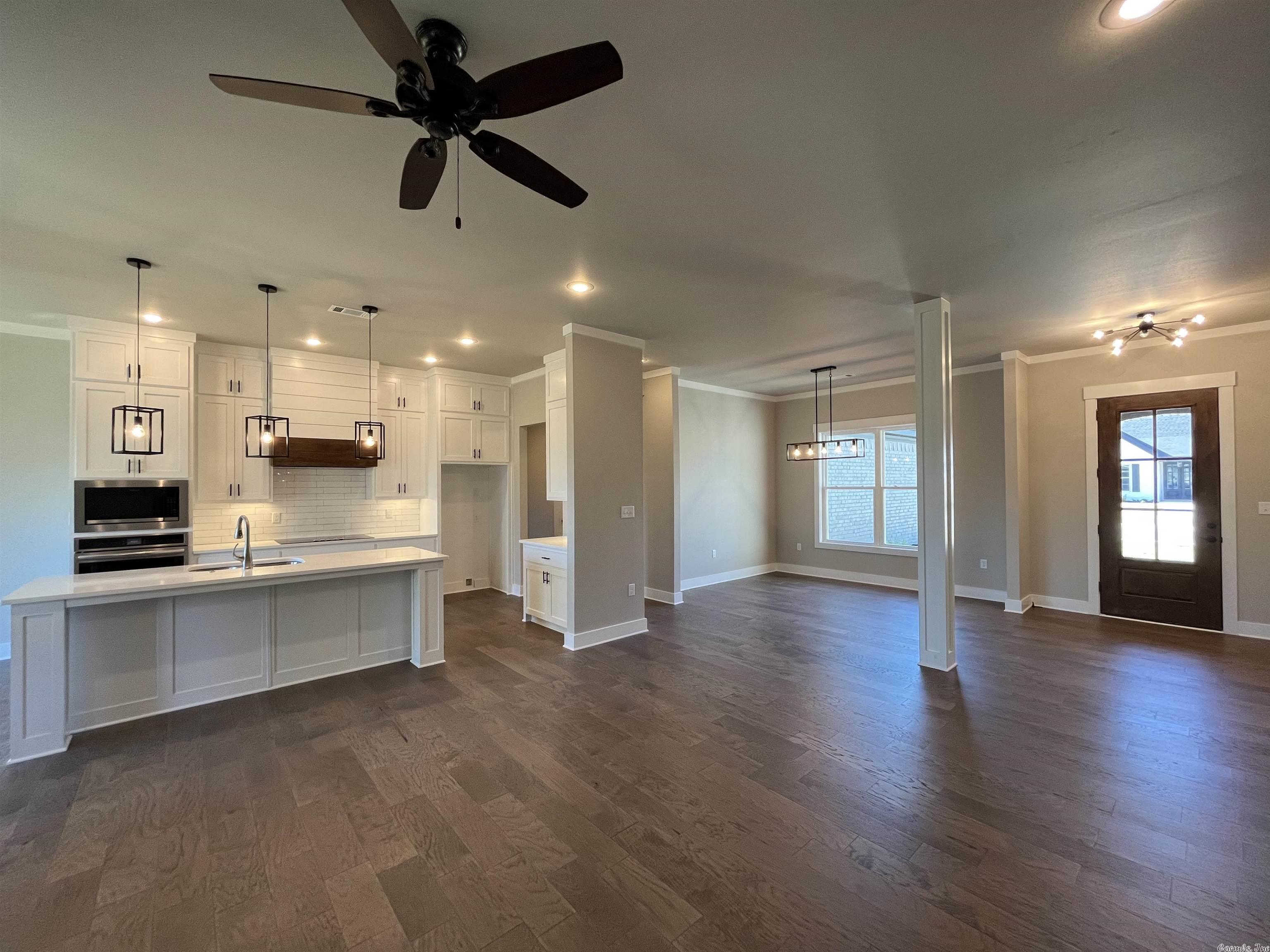 THE WOODS OF HURRICANE LAKE ESTA - Residential