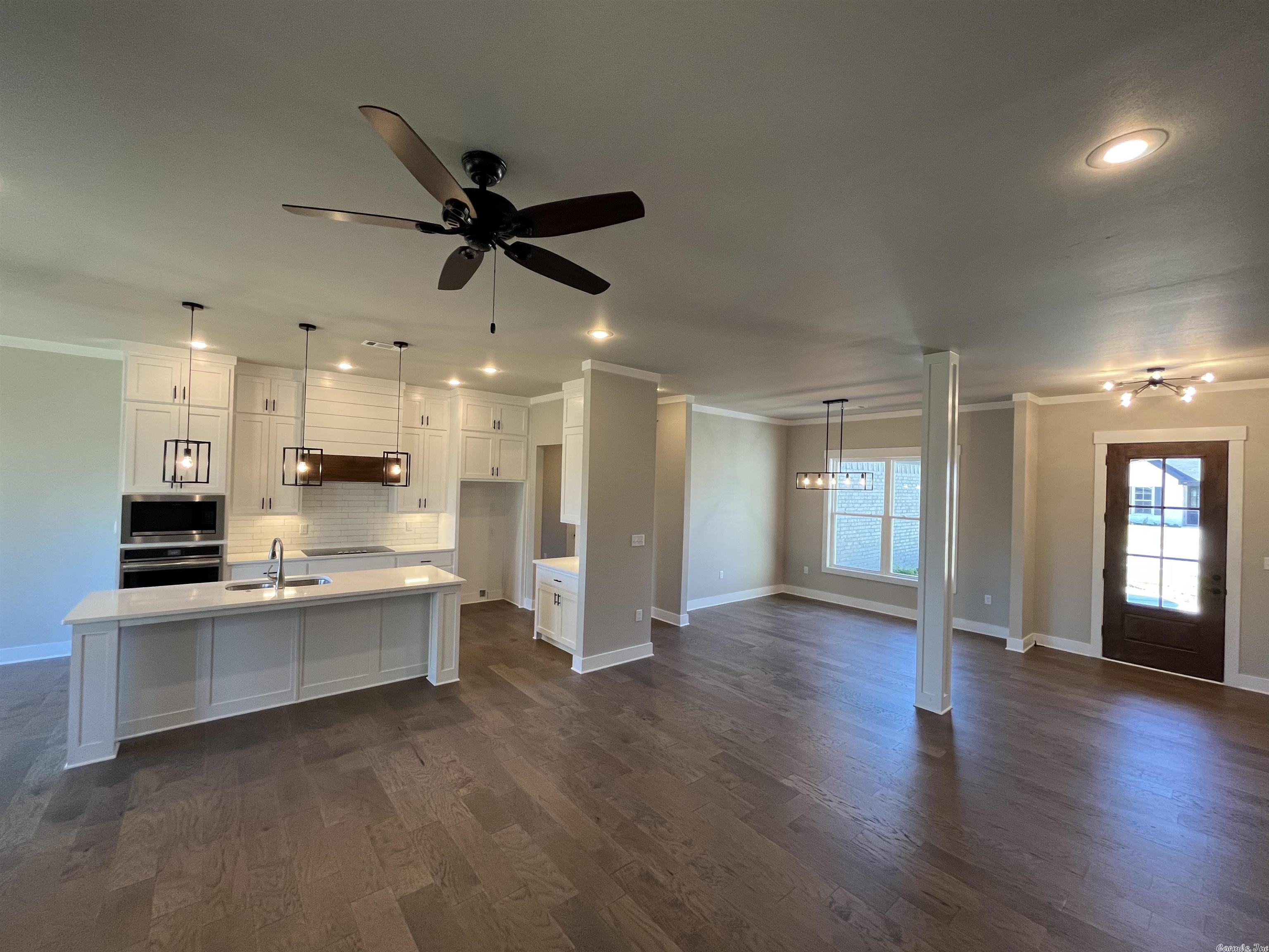 THE WOODS OF HURRICANE LAKE ESTA - Residential