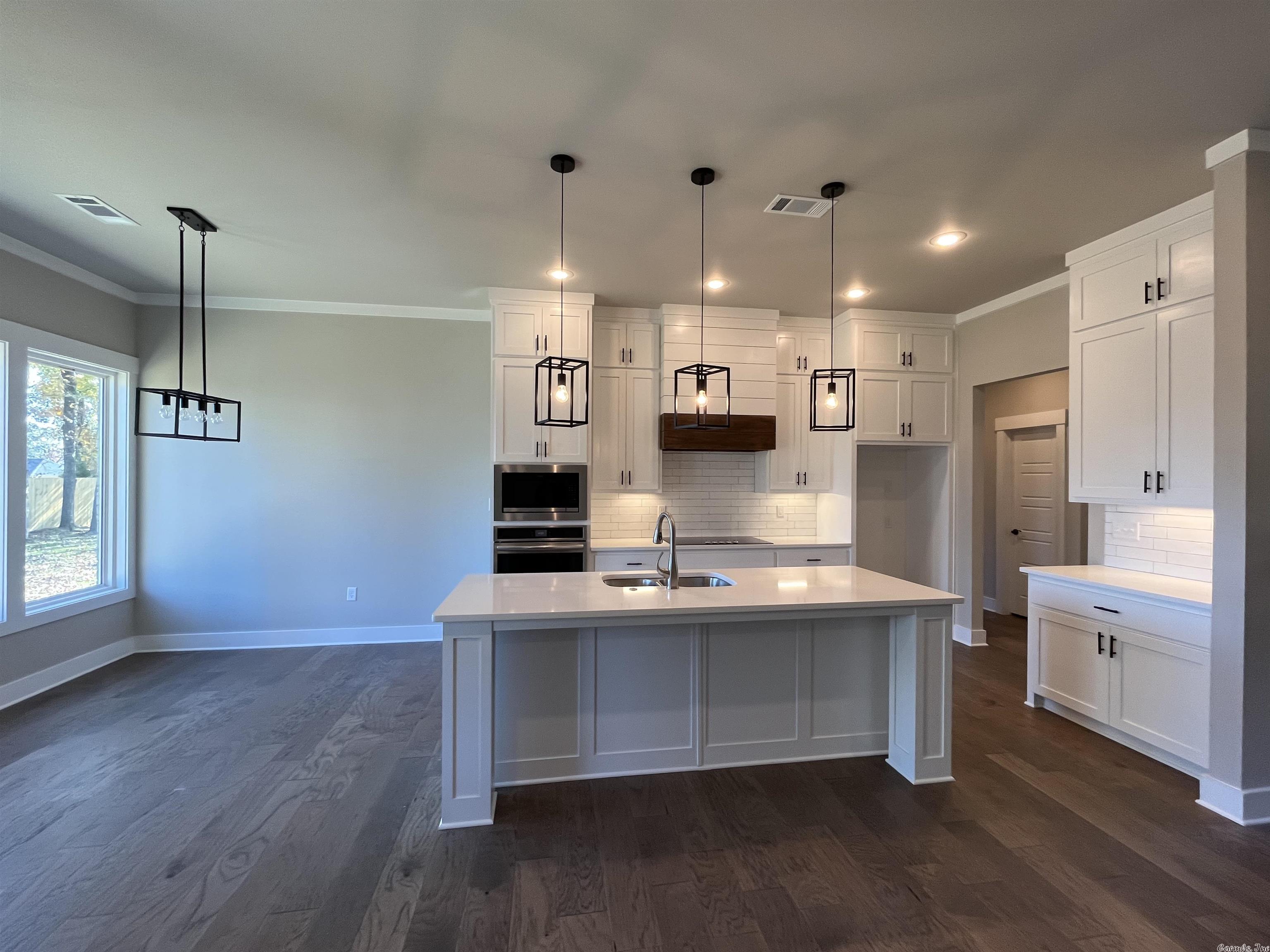 THE WOODS OF HURRICANE LAKE ESTA - Residential