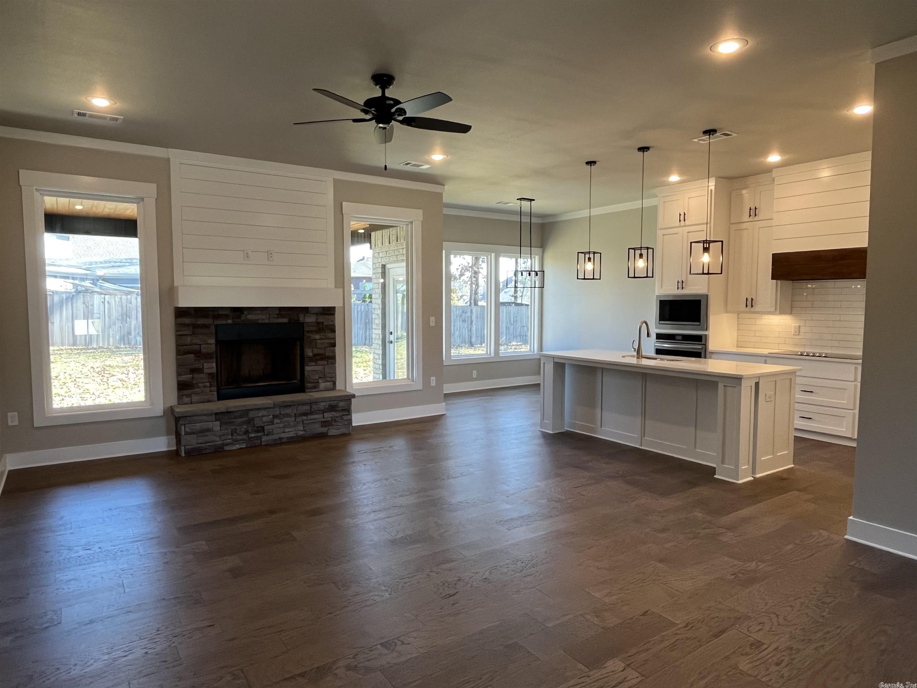 THE WOODS OF HURRICANE LAKE ESTA - Residential