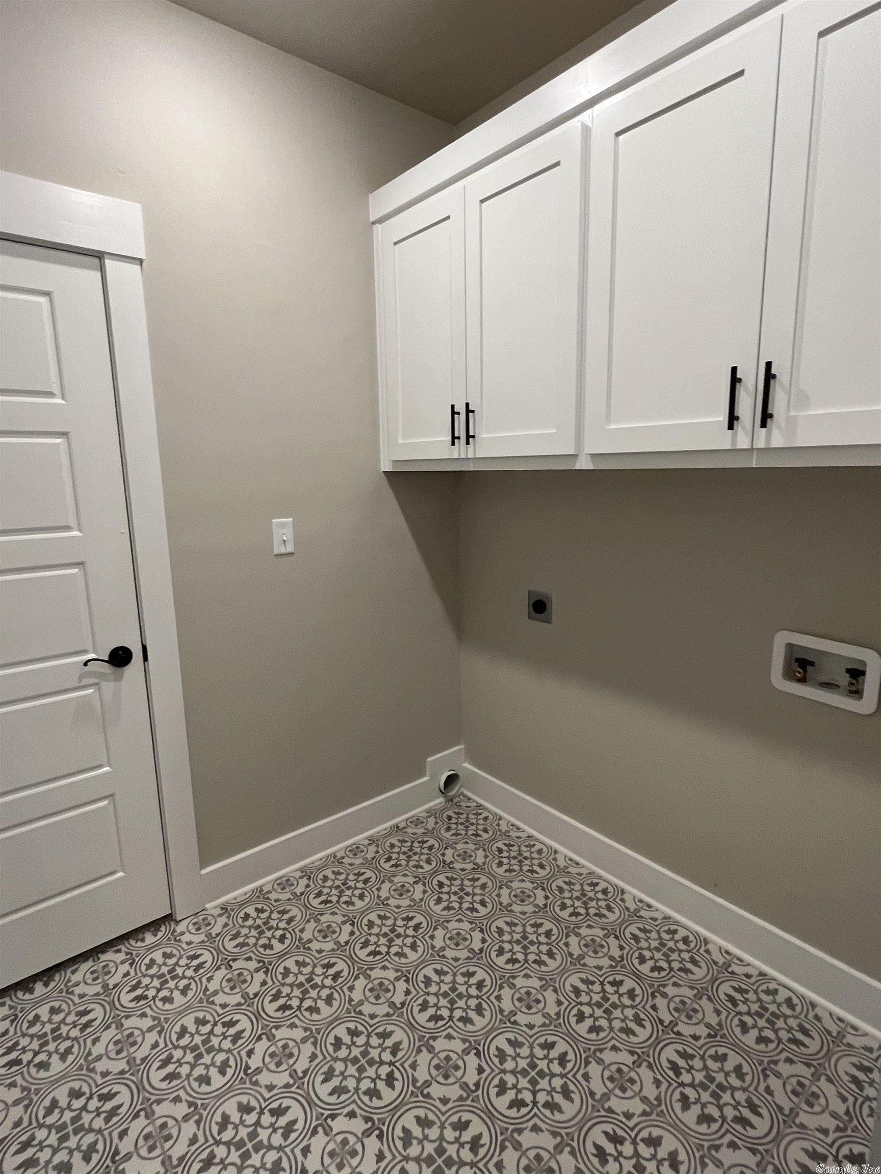 THE WOODS OF HURRICANE LAKE ESTA - Residential