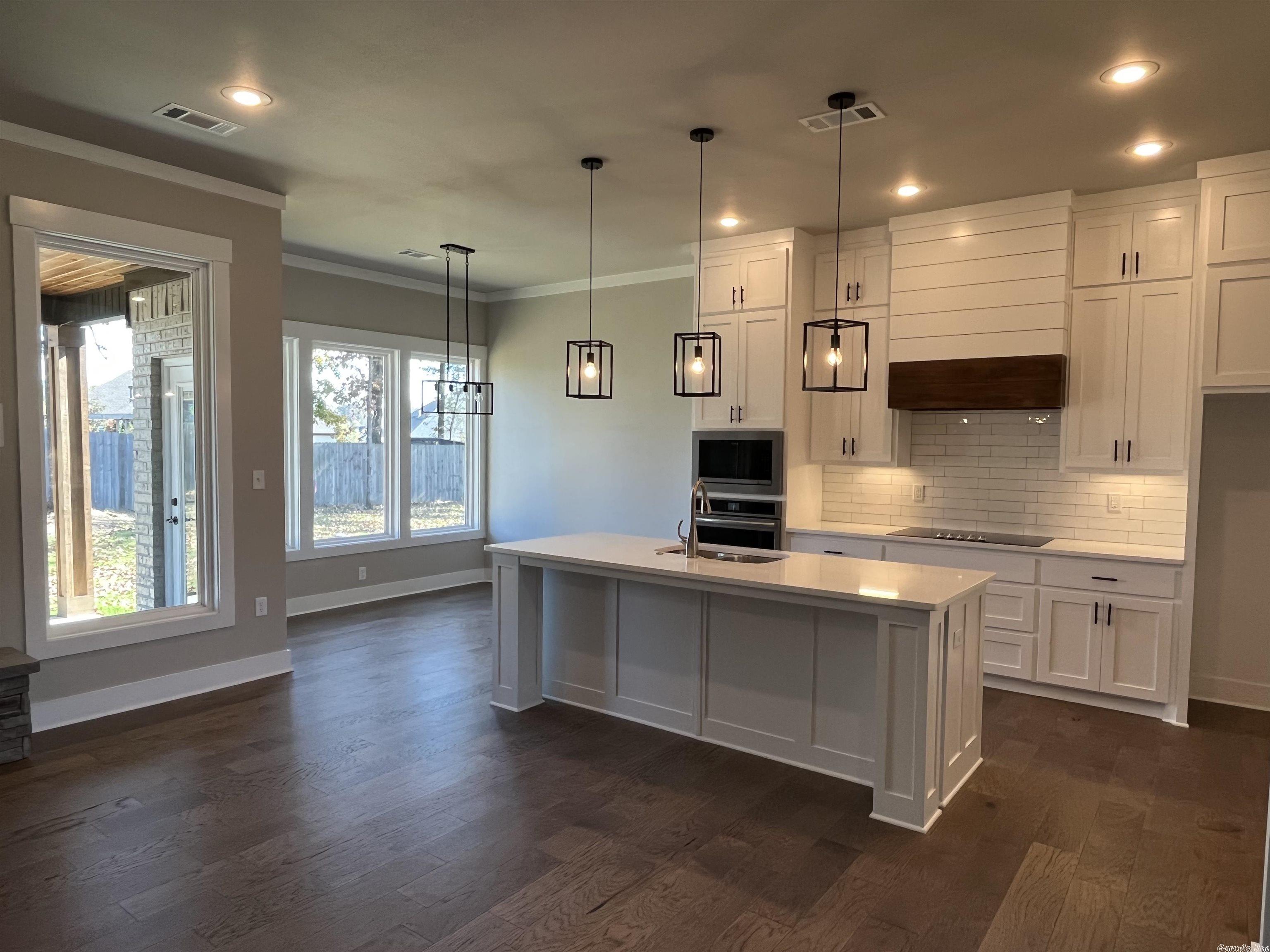 THE WOODS OF HURRICANE LAKE ESTA - Residential