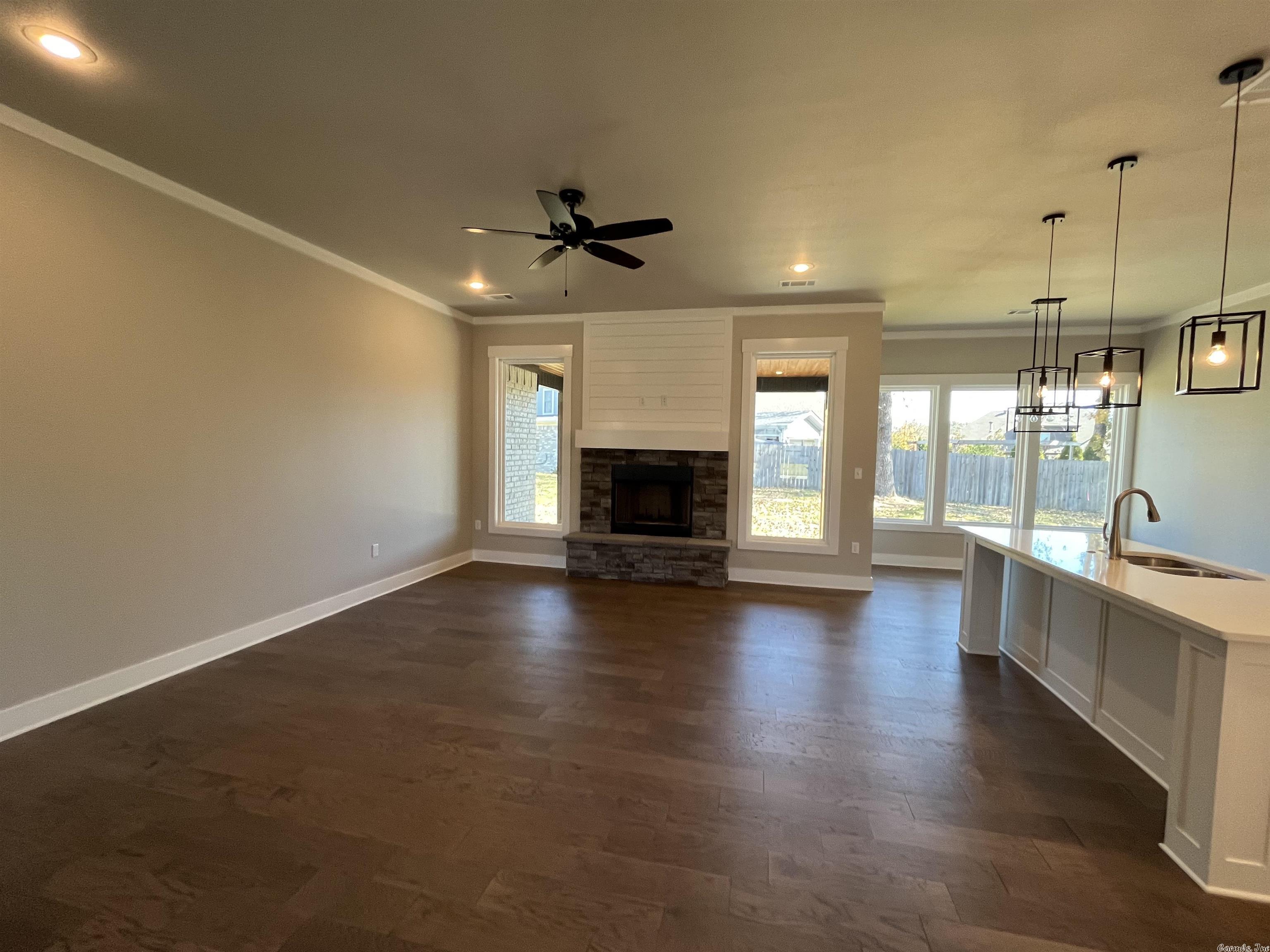 THE WOODS OF HURRICANE LAKE ESTA - Residential