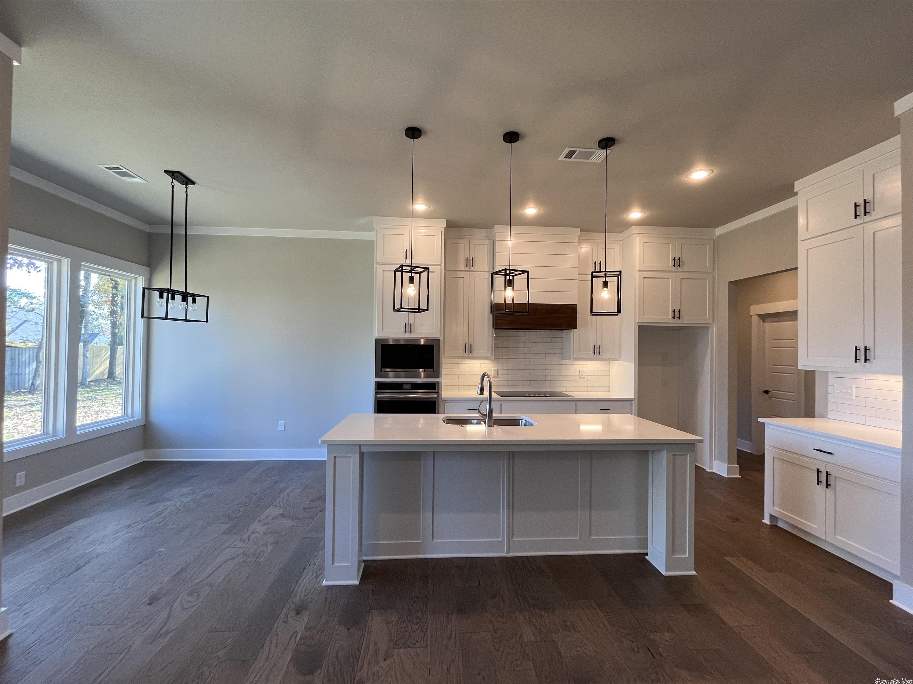 THE WOODS OF HURRICANE LAKE ESTA - Residential