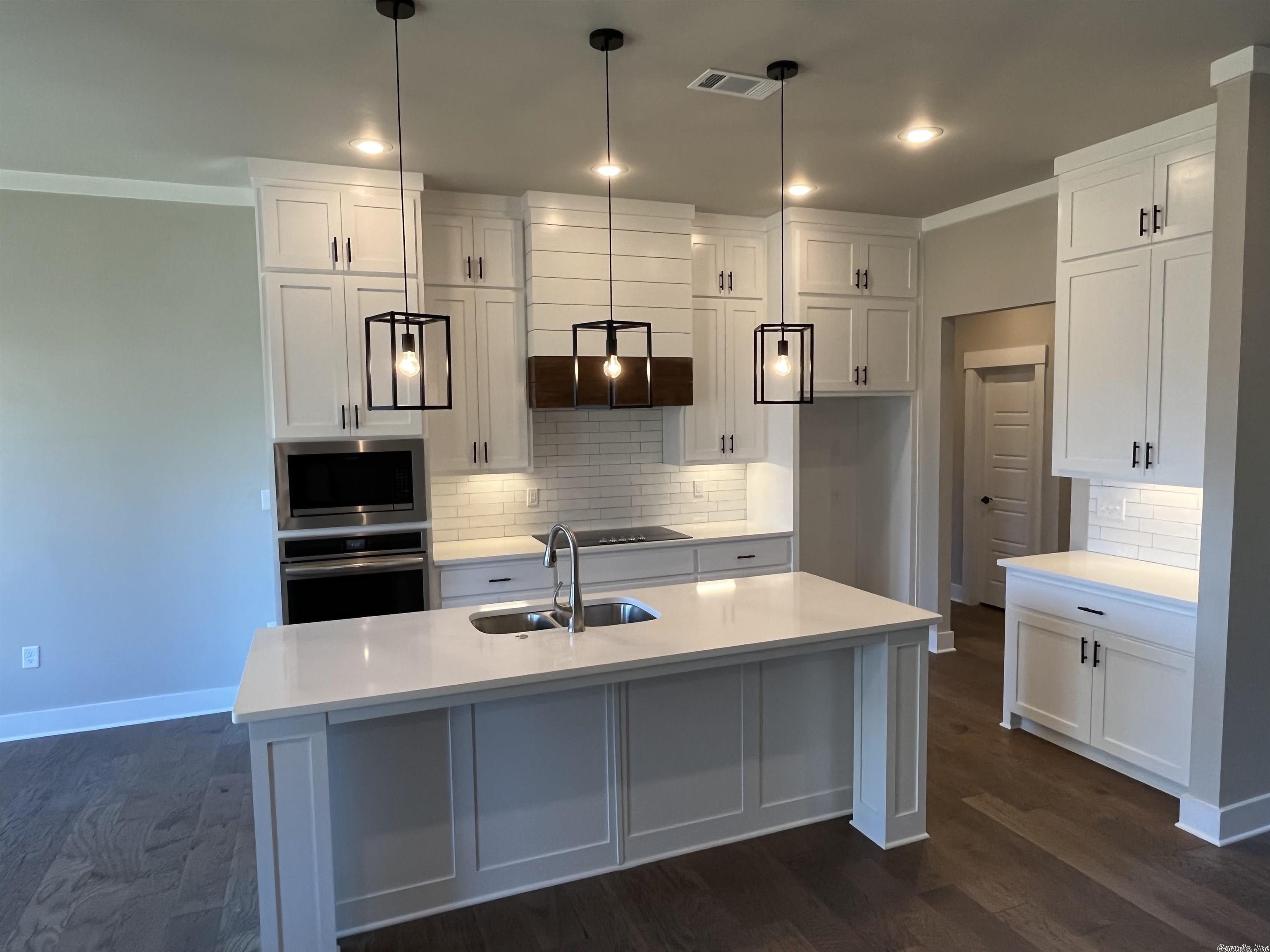 THE WOODS OF HURRICANE LAKE ESTA - Residential