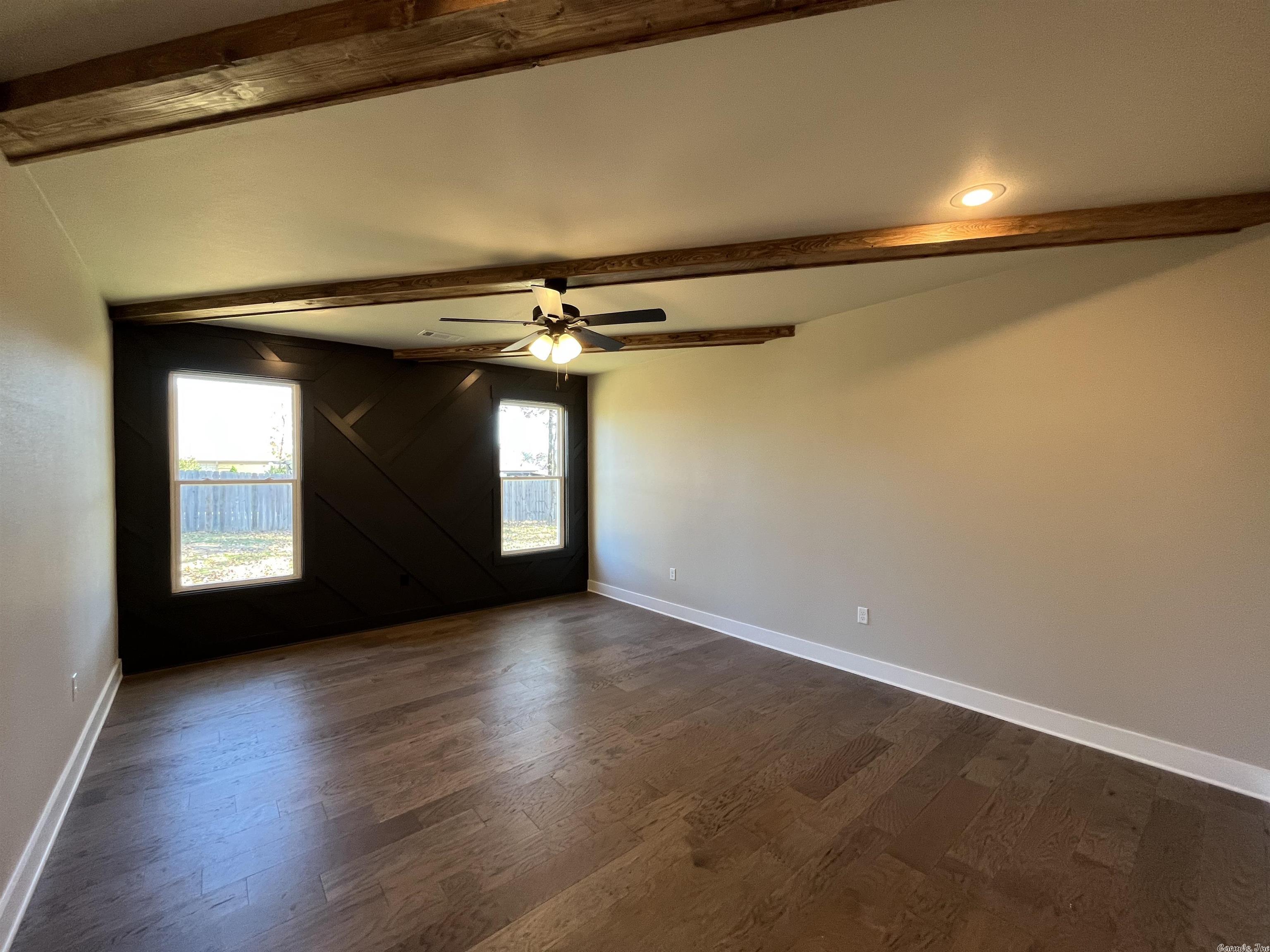 THE WOODS OF HURRICANE LAKE ESTA - Residential