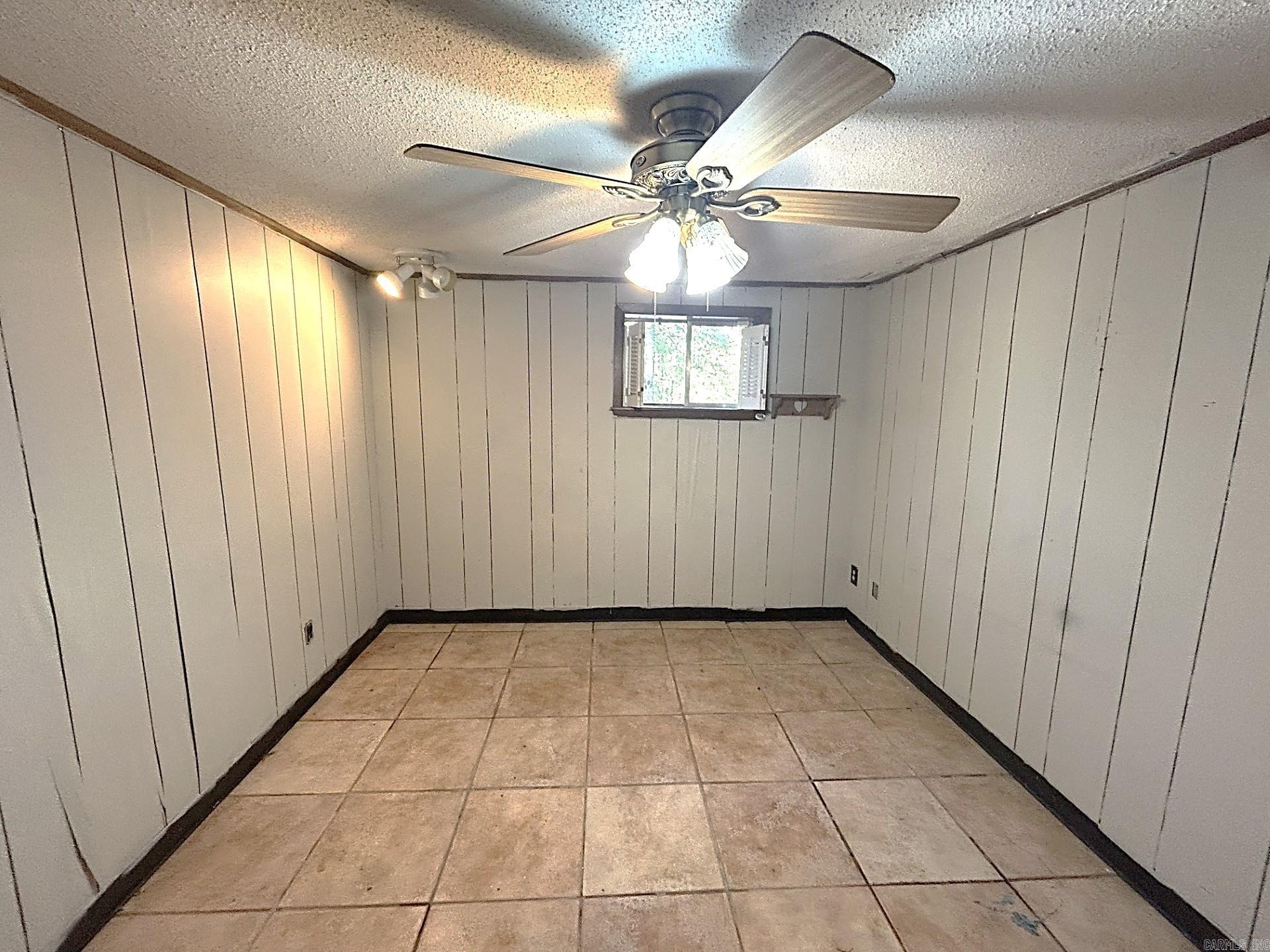 DIAMONDHEAD R - Residential