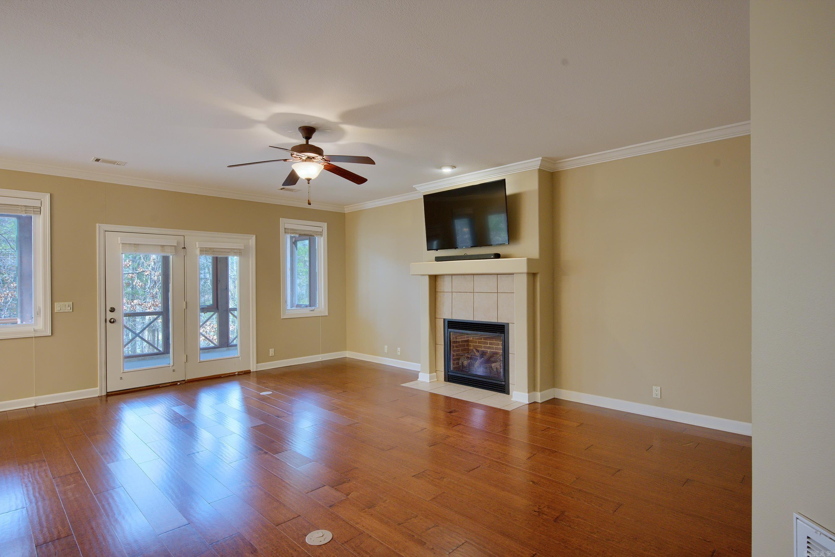 ISABELLA COURTS - Residential