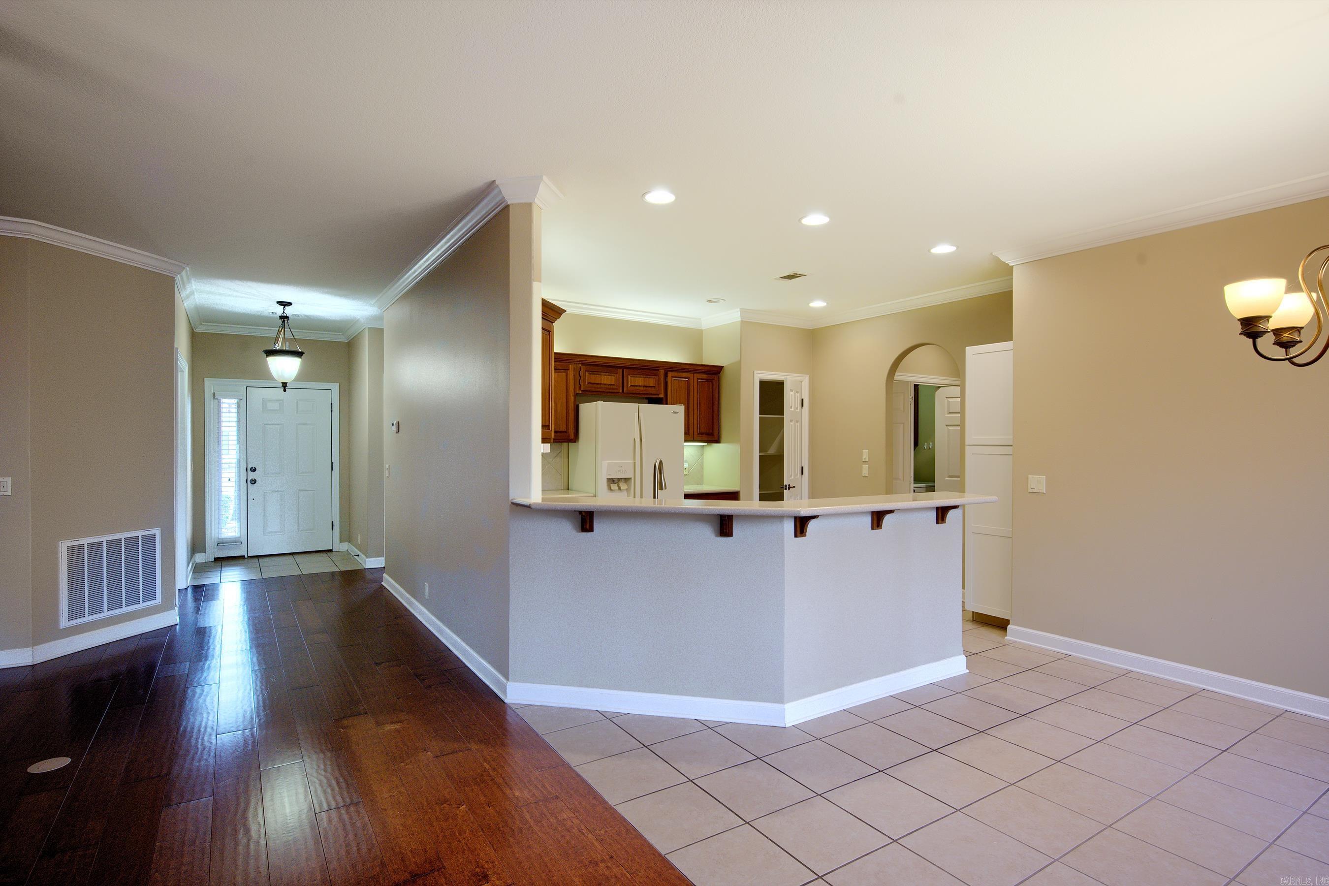 ISABELLA COURTS - Residential