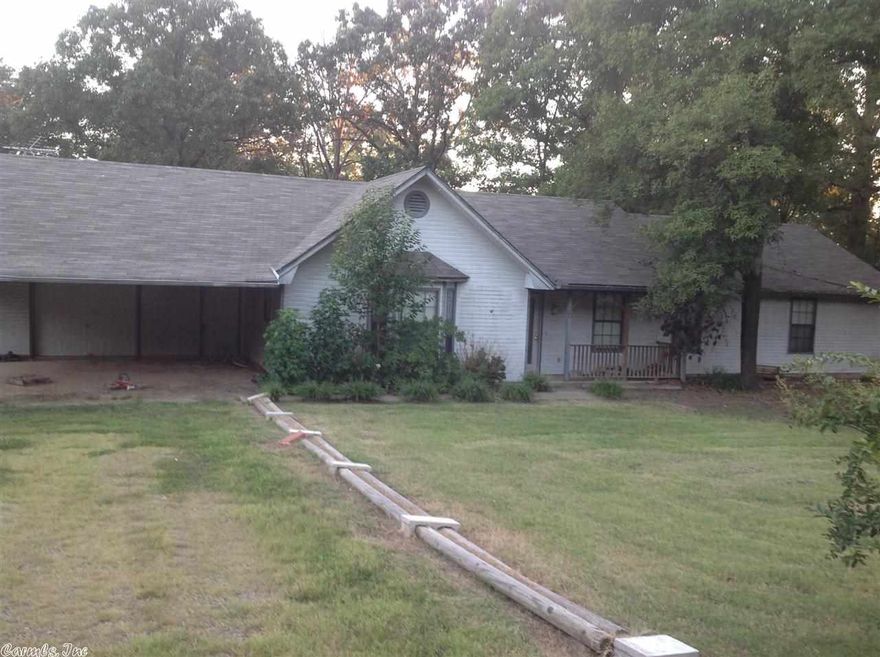 Nice floor plan. Big yard. Master bedroom has full bath and walk in closet. Missing stove & dishwasher. House needs some TLC. Taxes are est only from courthouse. PROPERTY IS SOLD ''AS IS'' AND "WHERE IS". Please see "Agent Remarks" for combo code. This is an auction property and all offers must be submitted at Auction.com and BID offer is required in order to purchase.