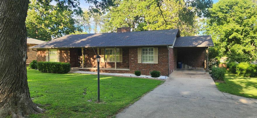 This charming 2-bedroom, 2-bath home spans 1,992 sq. ft. and features a spacious living room and a large family room- ideal for gatherings. The fully fenced backyard features a deck and storage shed. A new roof was installed in 2024. All appliances are included. Located just minutes from downtown, you'll love the in-town convenience!