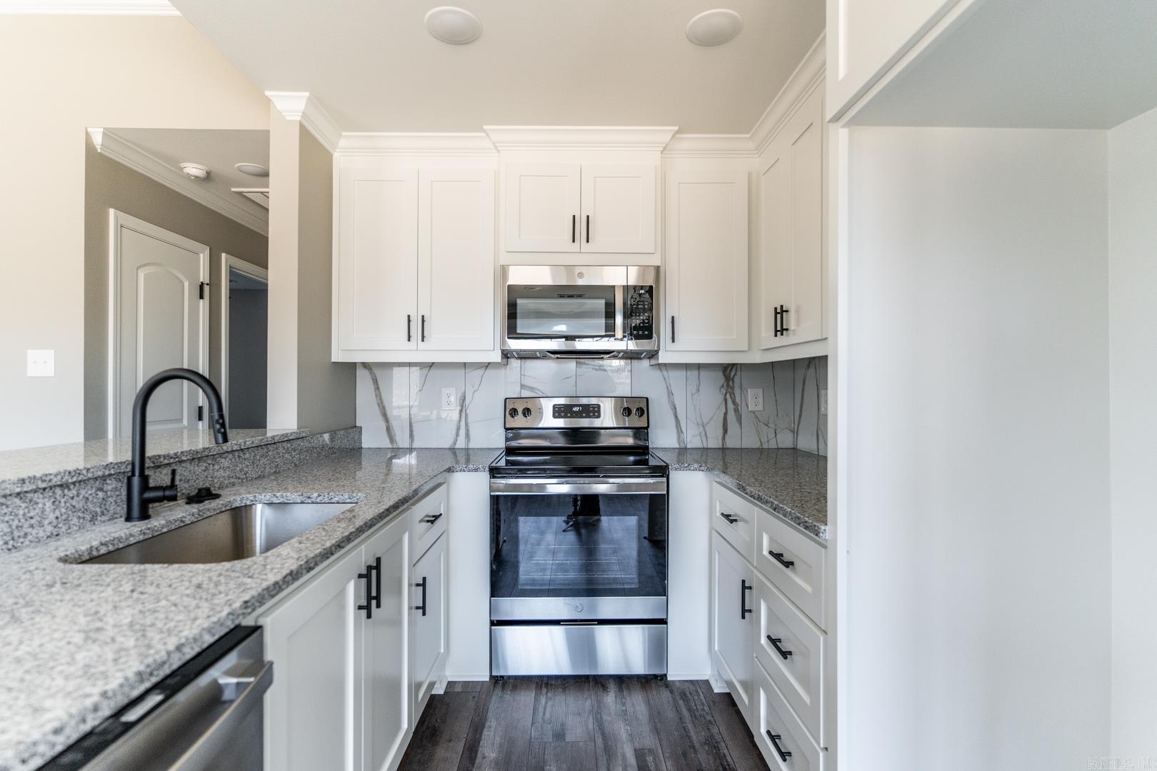 MAGNOLIA ESTATES - Residential