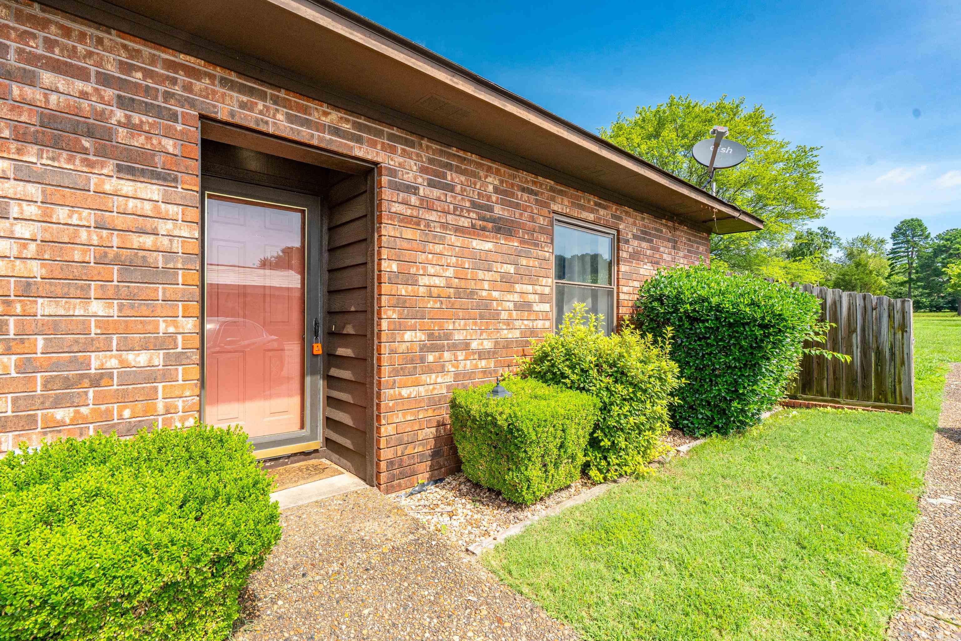 Updated 3 bedroom/2 bathroom walk in condo- No stairs! Move in ready with new HVAC, granite countertops, and modern finishes throughout. Includes a spacious walk in closet, oversized laundry room, breakfast bar, and private patio. Great location near bypass, shopping, and dining. The complex also has pool and picnic area! Call today!